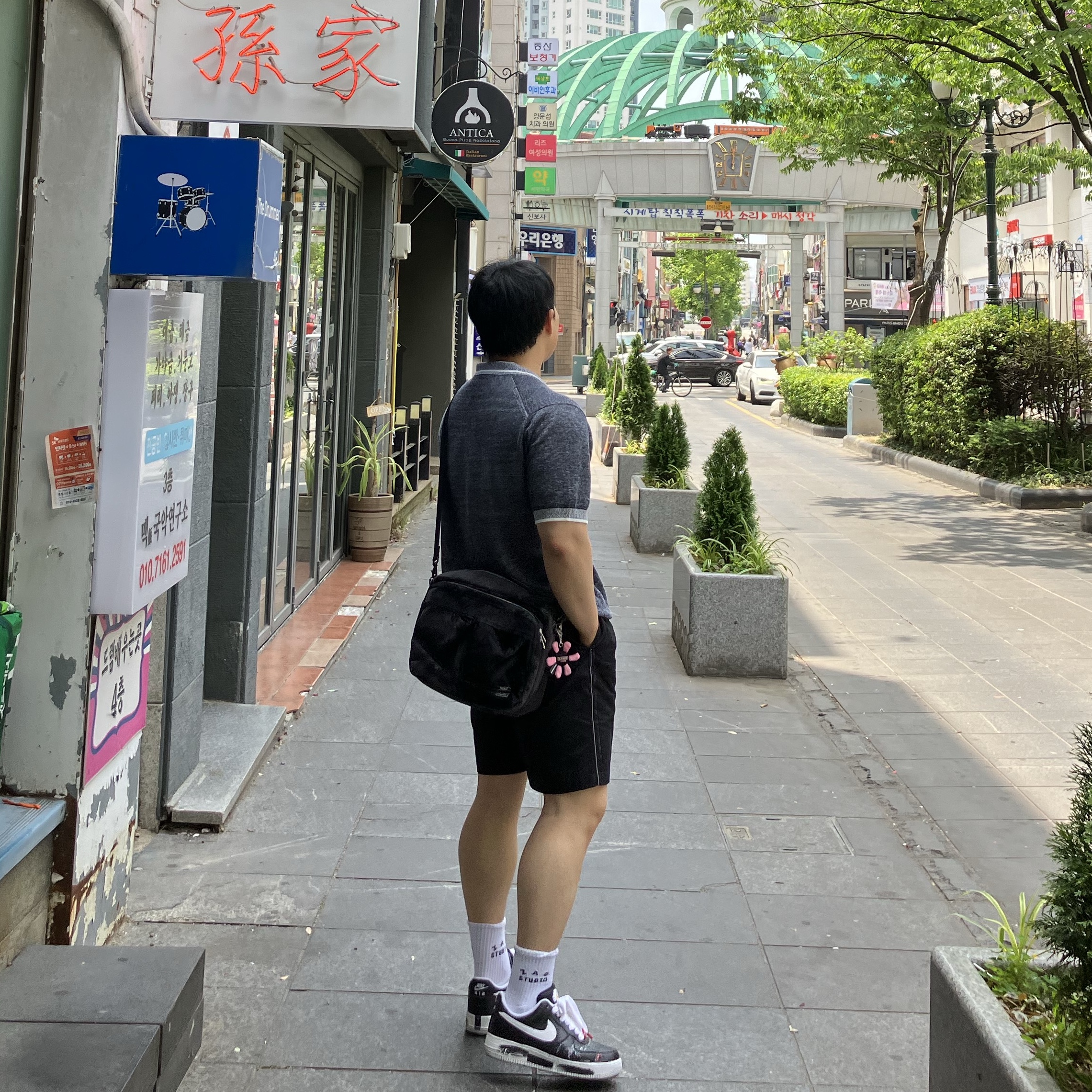 Nike x Peaceminusone Air Force 1 Low Para-Noise, Porter x Palace 2Way Shoulder Bag Black 착용 스타일