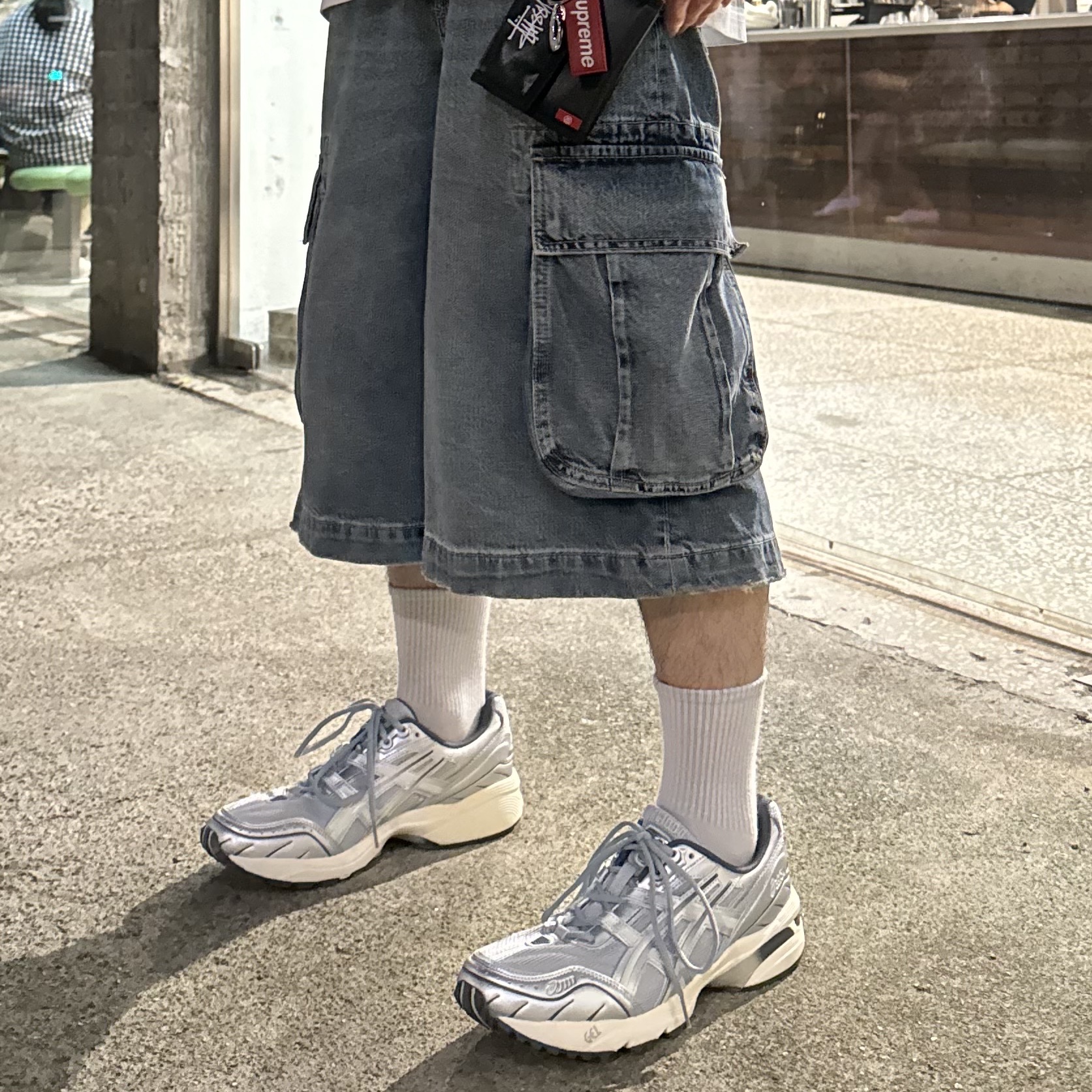 Supreme x MM6 Maison Margiela Box Logo T-Shirt White - 24SS, Asics Gel-1090 Piedmont Grey 착용 스타일 - 3