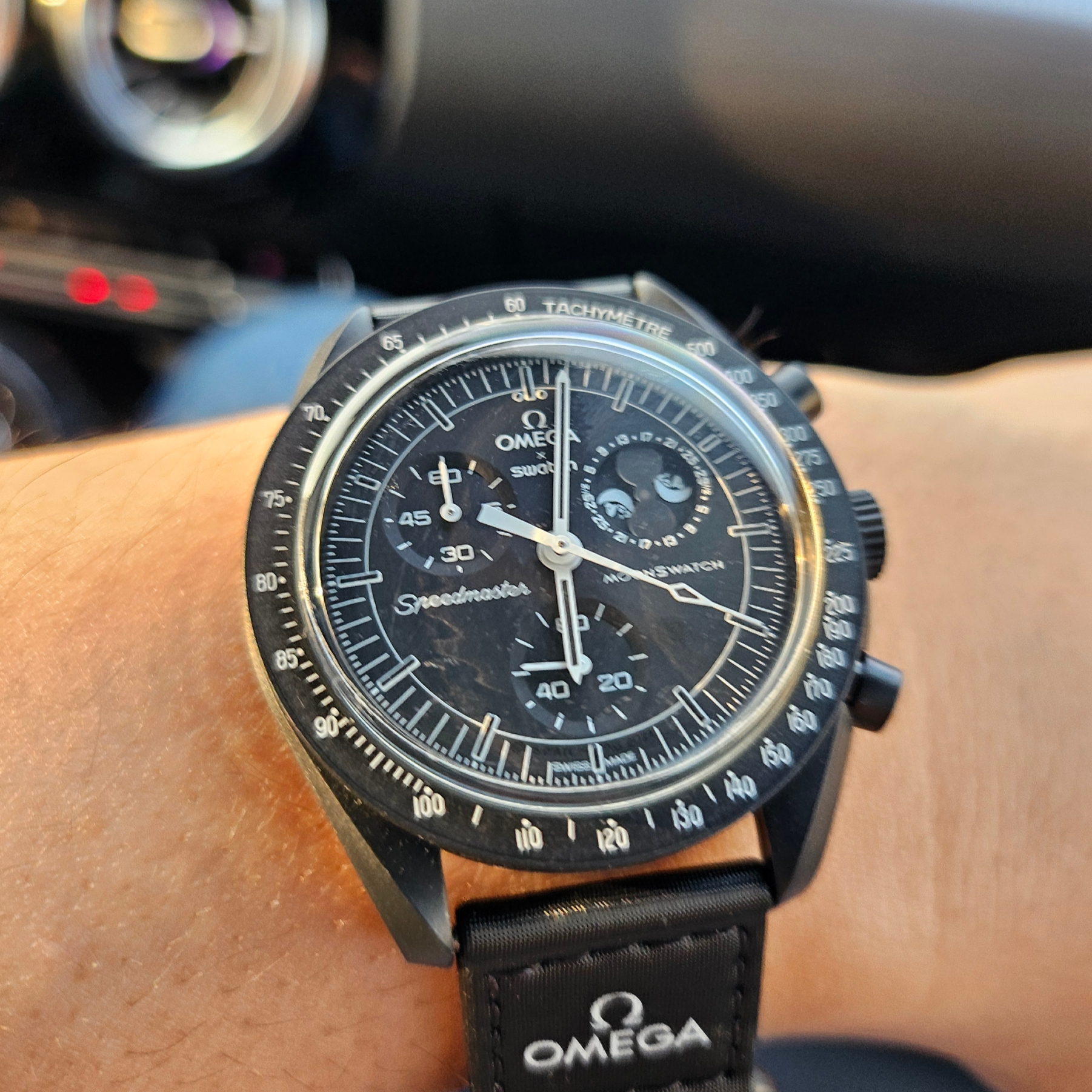 Swatch x Omega x Snoopy Bioceramic Moonswatch Mission To The Moonphase New Moon 착용 스타일