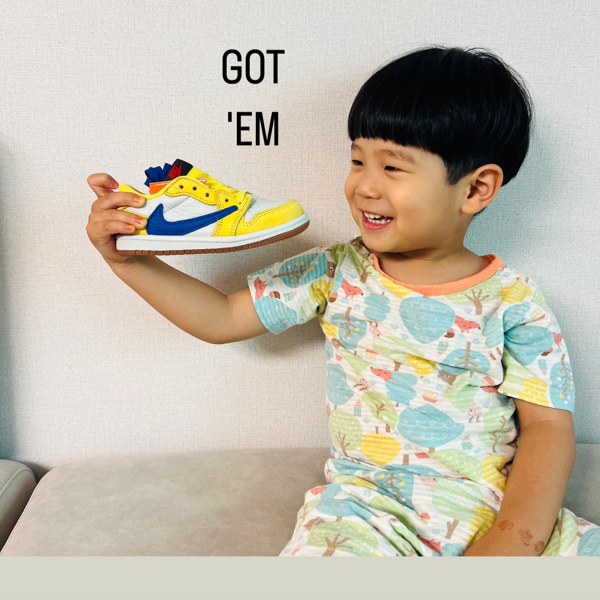 (TD) Jordan 1 x Travis Scott Retro Low OG SP Canary 착용 스타일 - 1