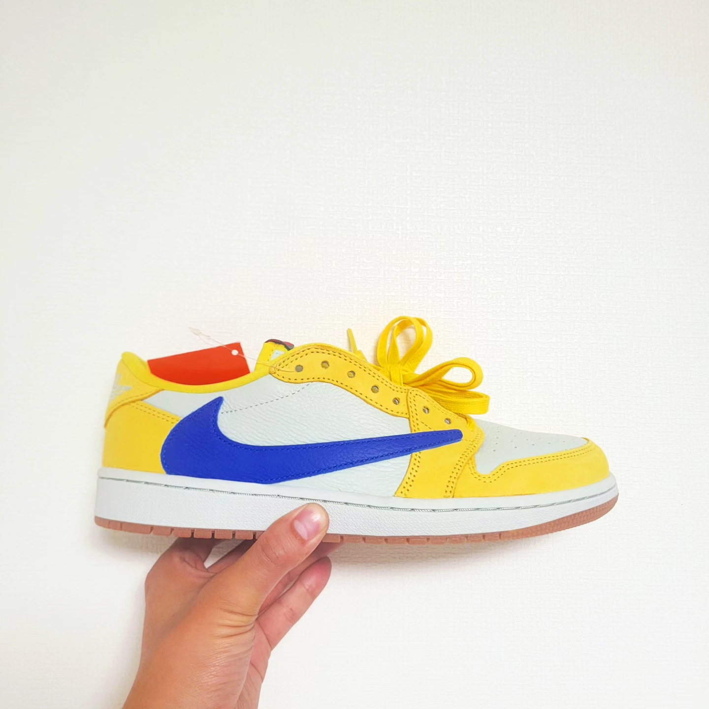 (W) Jordan 1 x Travis Scott Retro Low OG SP Canary 착용 스타일 - 1