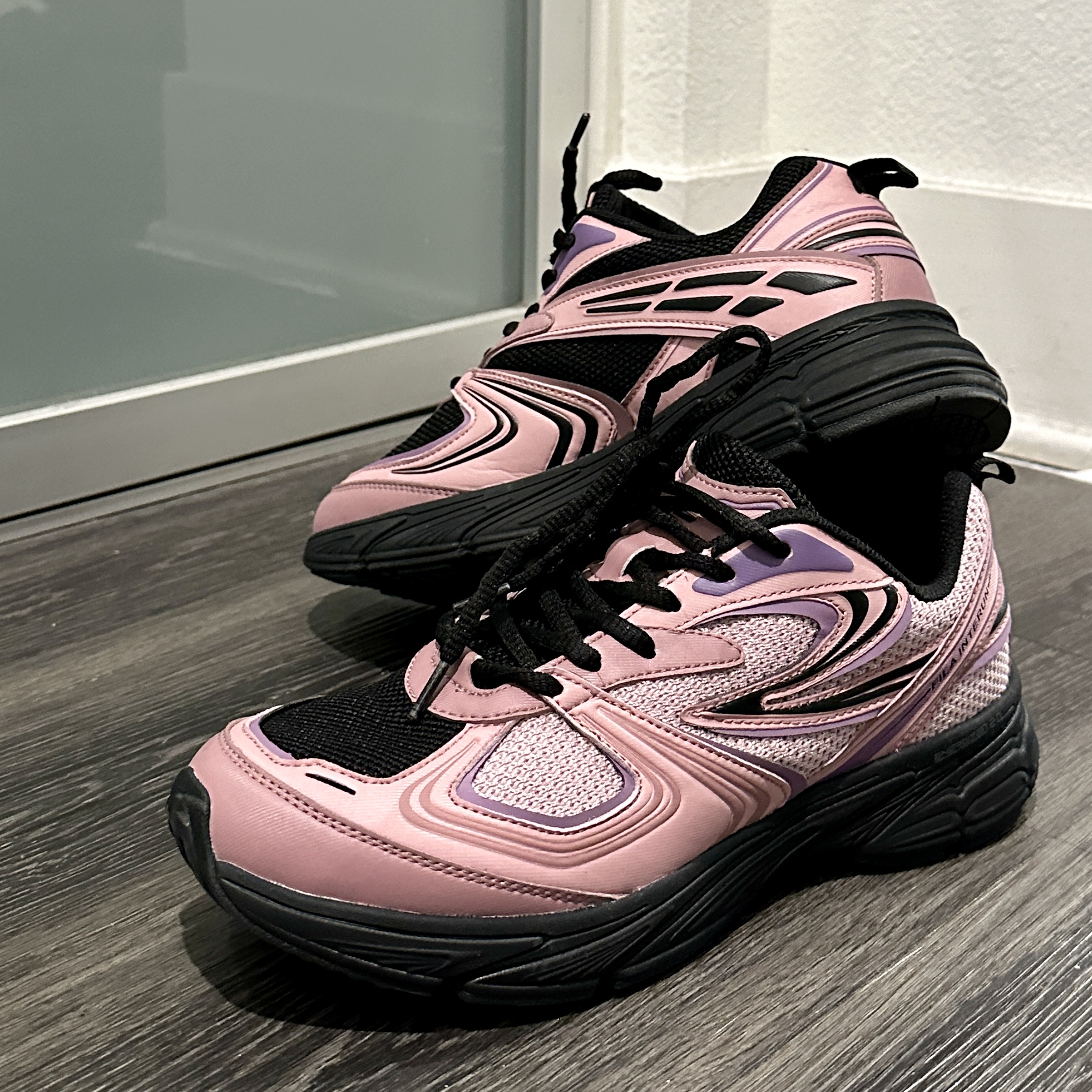 Fila Interun Pink Black 착용 스타일 - 5