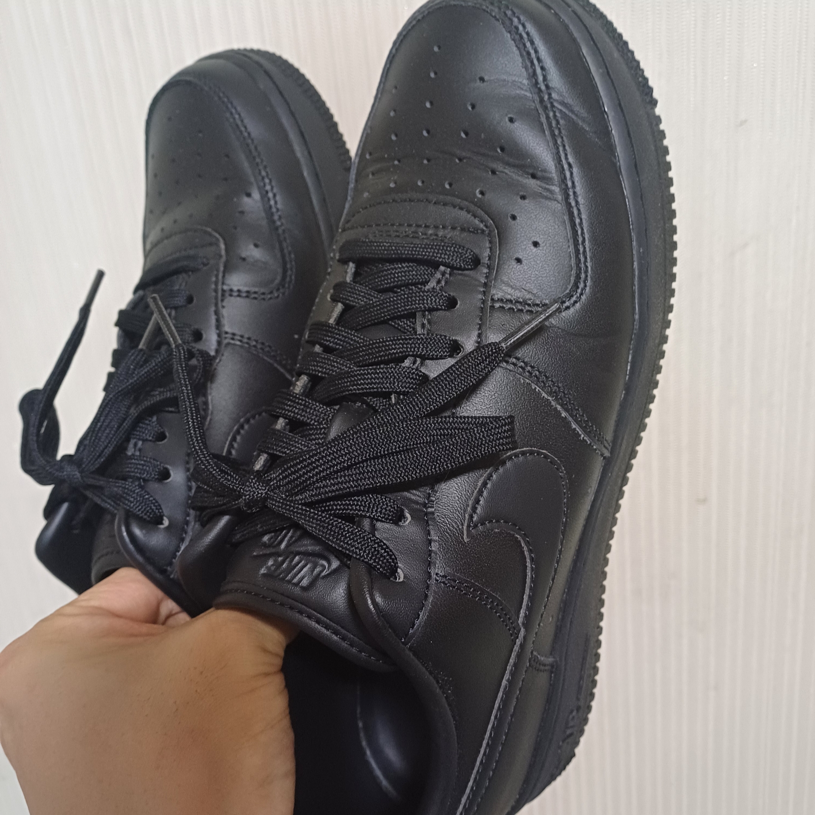 Nike Air Force 1 '07 Fresh Black 착용 스타일 - 2