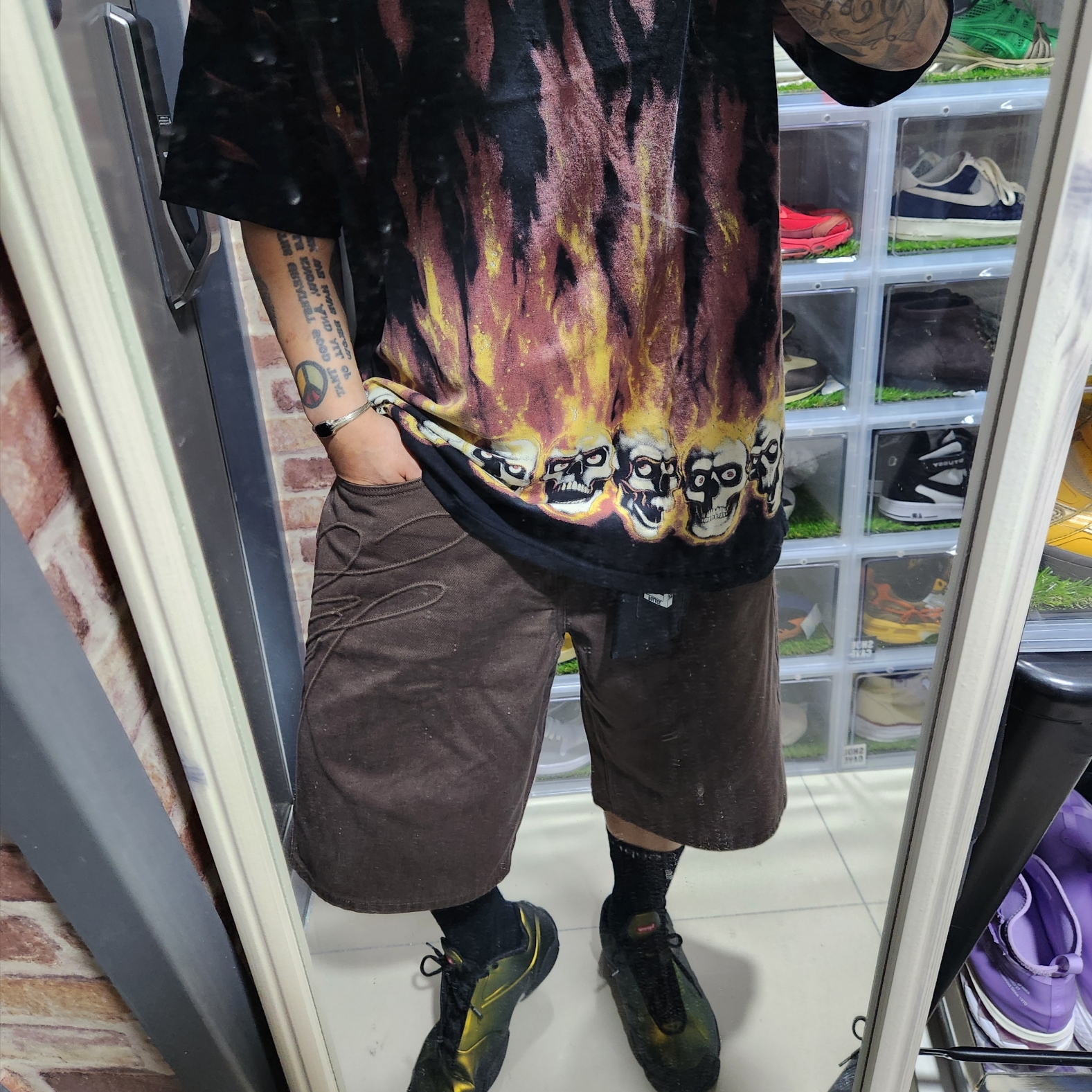 Supreme x MM6 Maison Margiela Liquid Blue Oversized T-Shirt Black - 24SS, Nike x Supreme Air zoom Courtposite SP Metallic Gold Black 착용 스타일 - 2