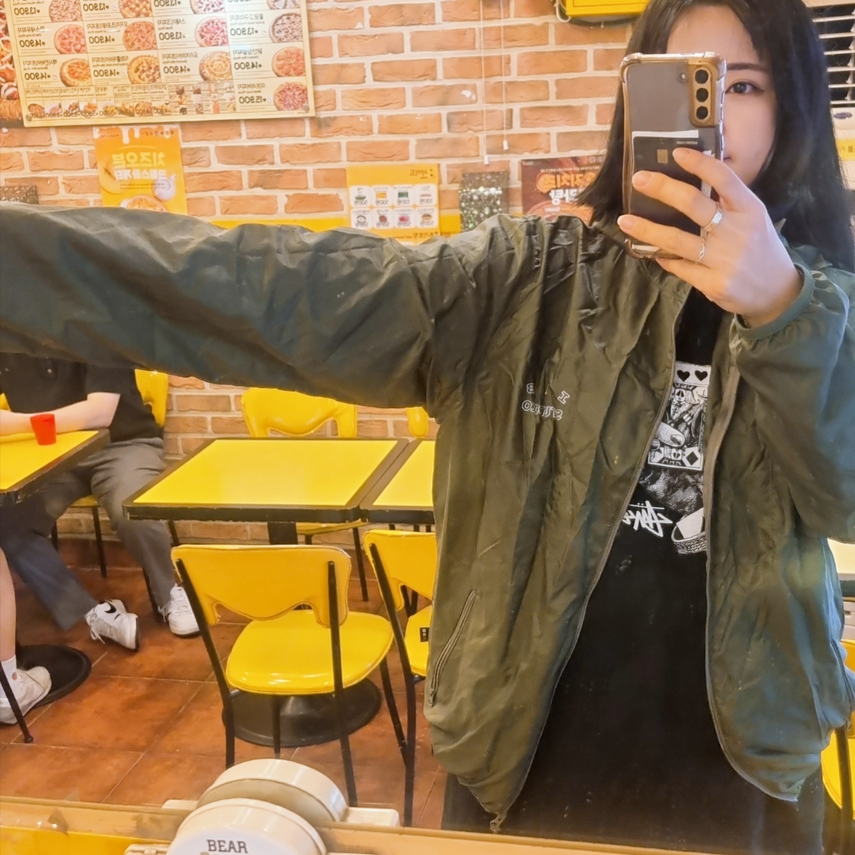 IAB Studio Ripstop Wind Jacket Deep Green 착용 스타일 - 2