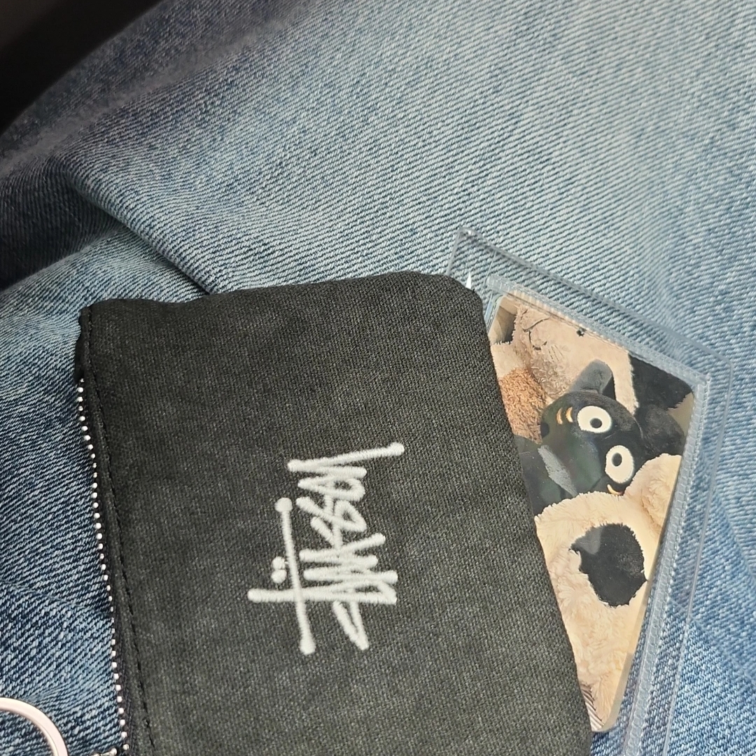 Stussy Canvas Coin Pouch Washed Black 착용 스타일