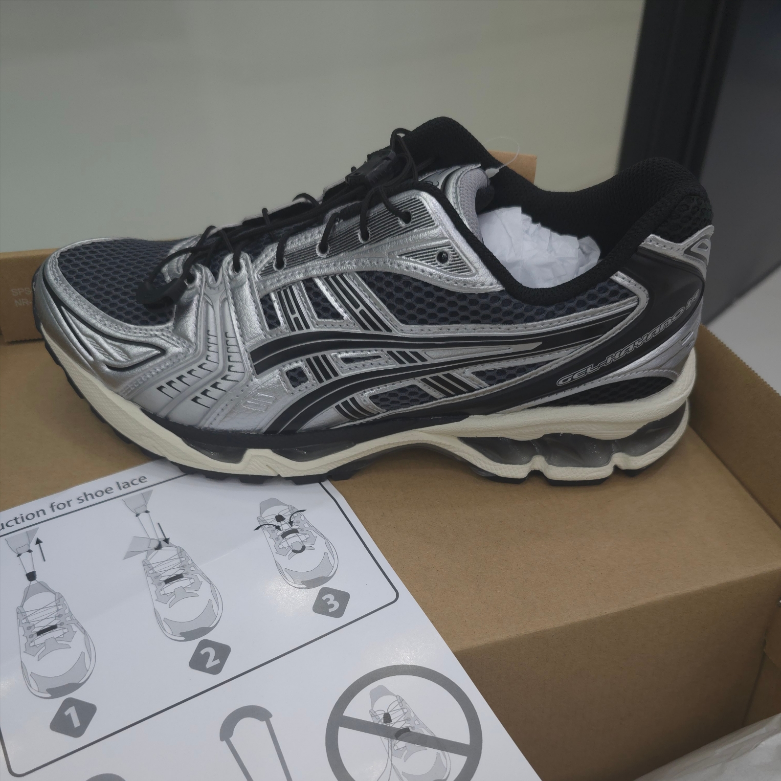 Asics Unlimited Gel-Kayano 14 Carrier Grey Black 착용 스타일