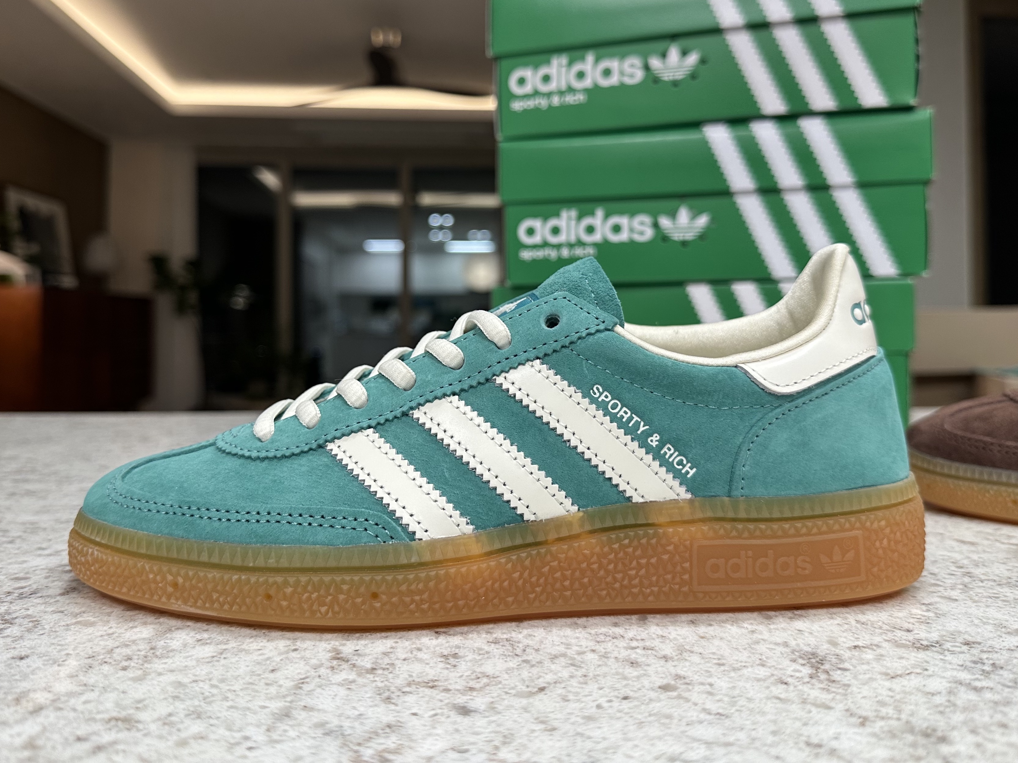 Adidas x Sporty & Rich Spezial Handball Pantone Cream White, Adidas x Sporty & Rich Spezial Handball Auburn Cream White 착용 스타일 - 9