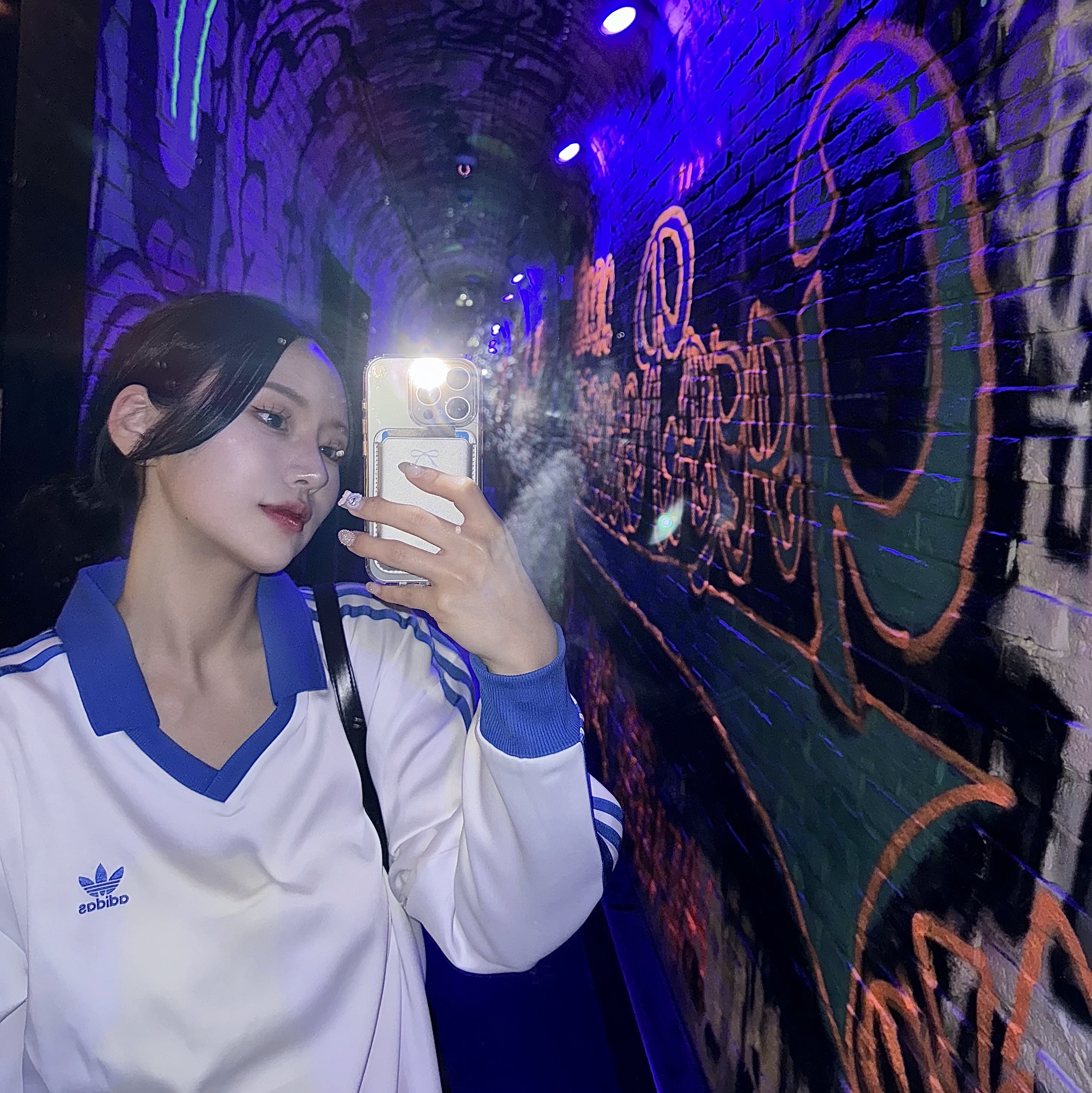 (W) Adidas 3-Stripes Satin Long Sleeve T-Shirt Cloud White - KR Sizing 착용 스타일