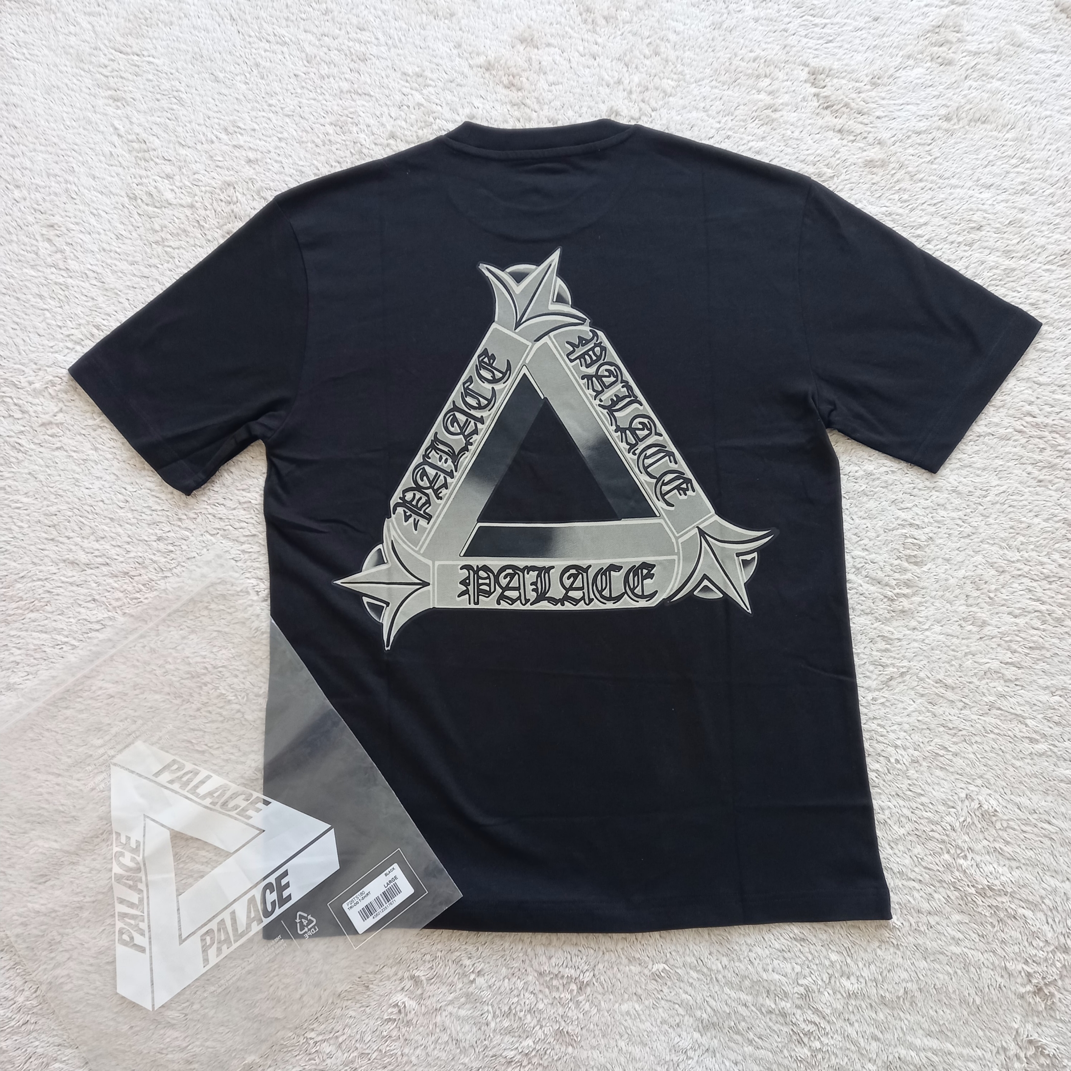 Palace Tri-OG T-Shirt Black - 24SS 착용 스타일 - 1