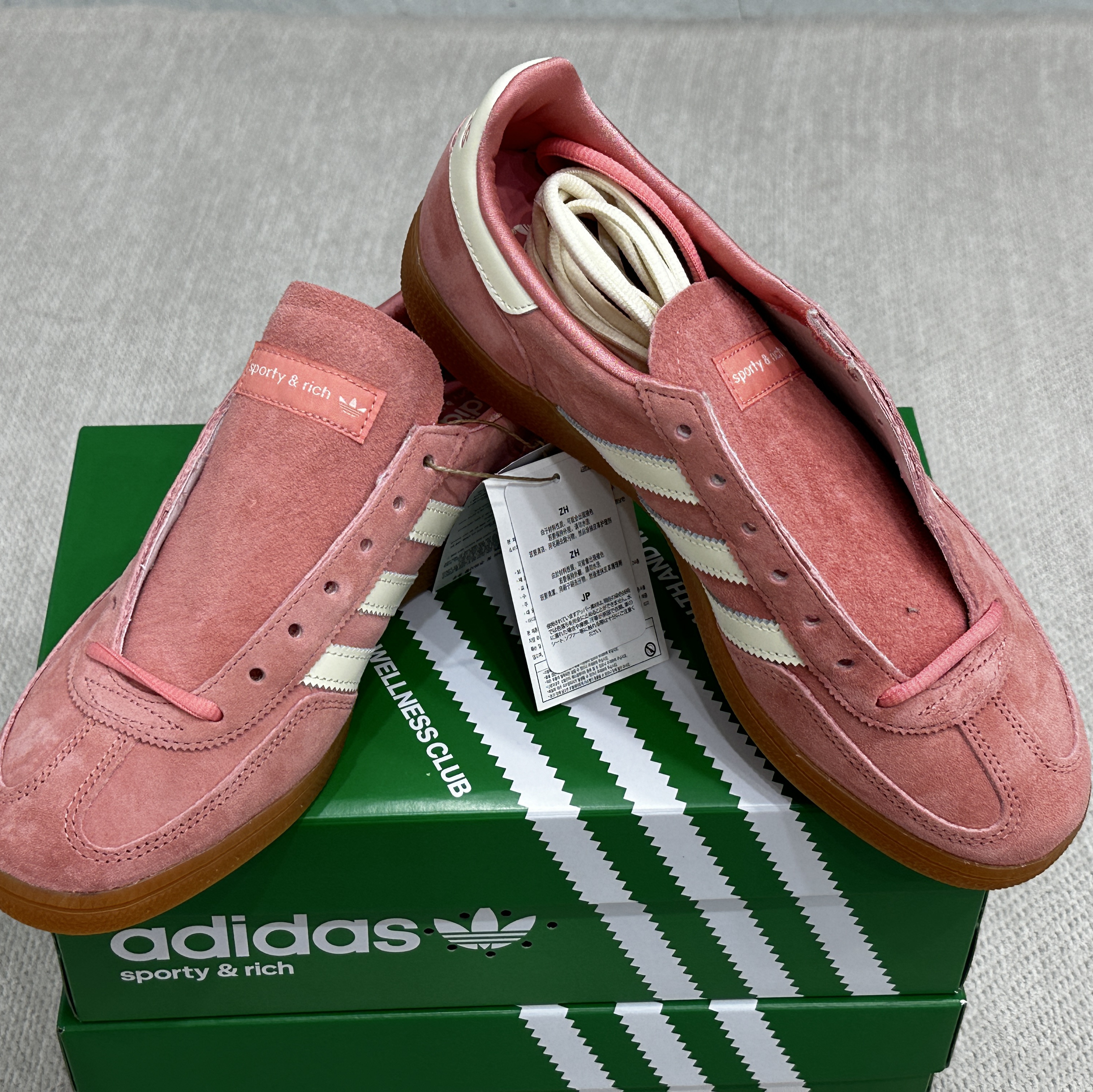 Adidas x Sporty & Rich Spezial Handball Pantone Cream White 착용 스타일