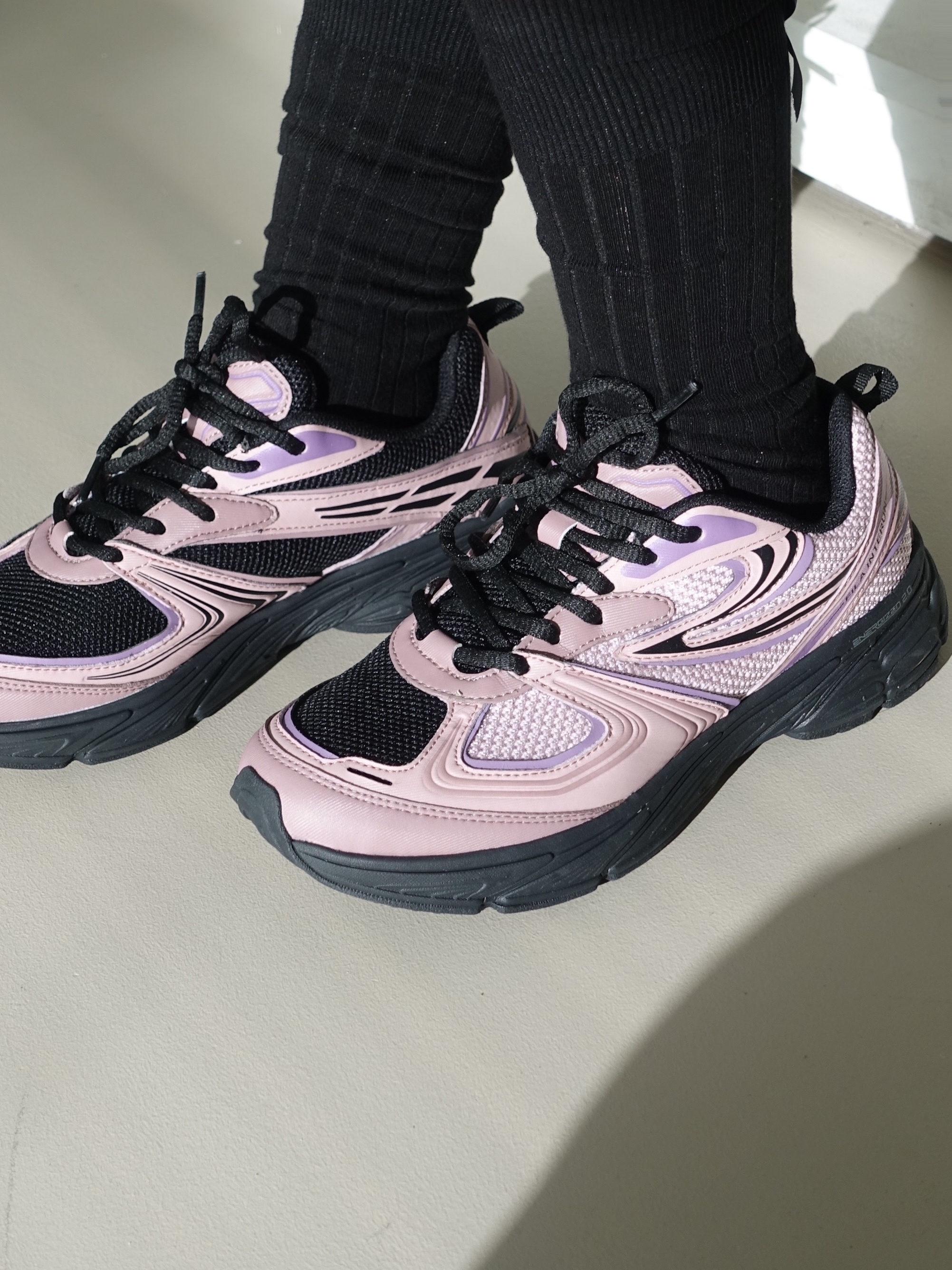 Fila Interun Pink Black 착용 스타일 - 5