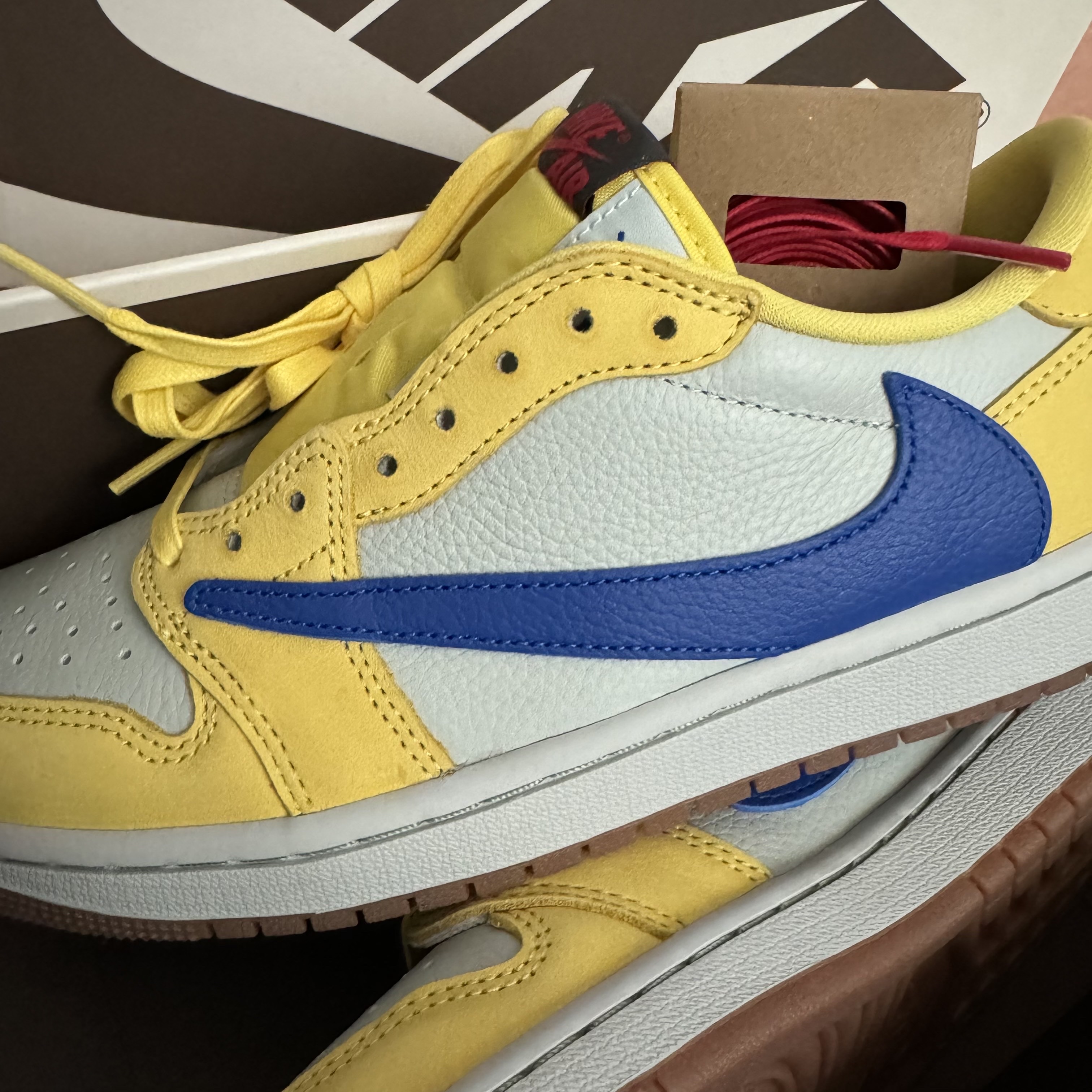 (W) Jordan 1 x Travis Scott Retro Low OG SP Canary 착용 스타일