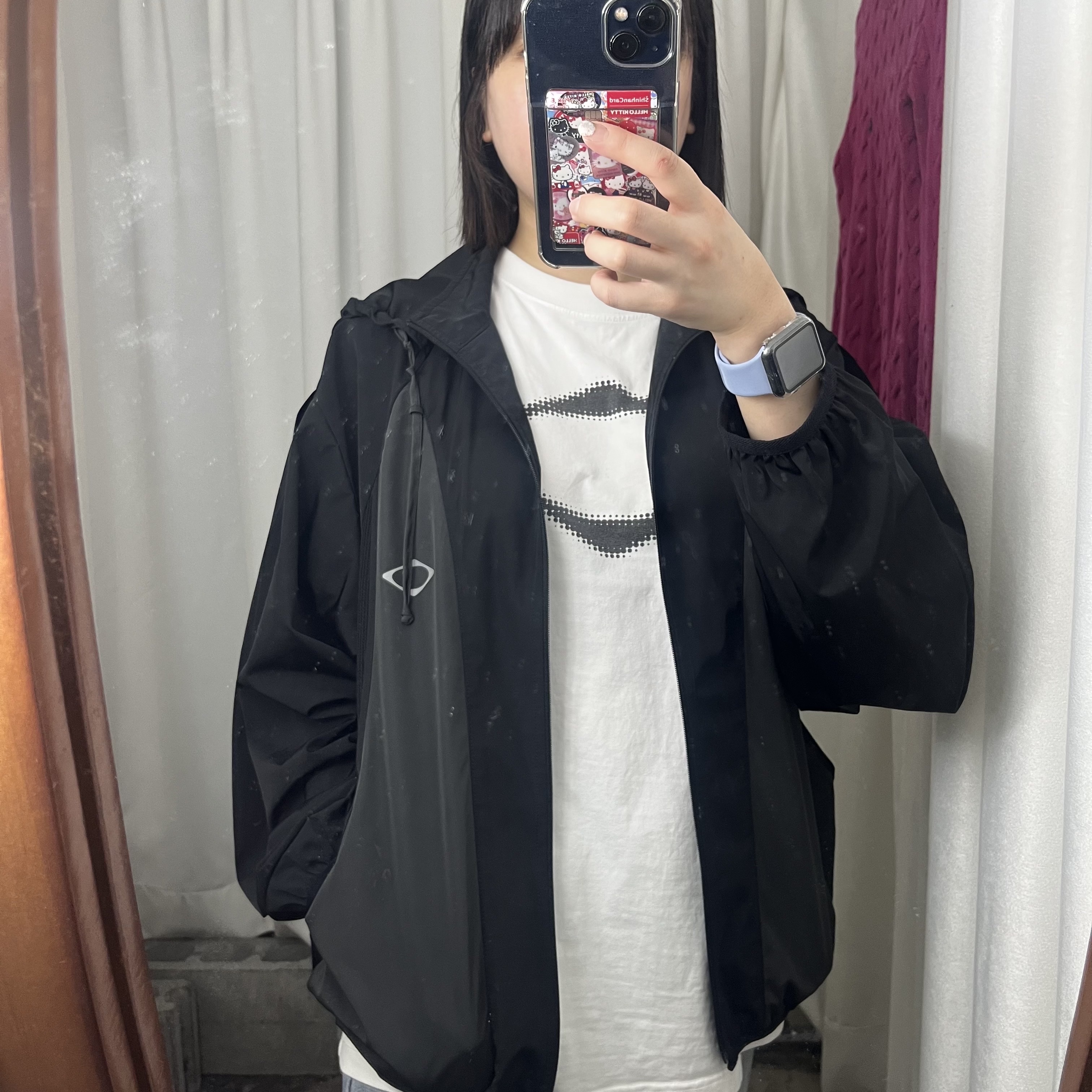 (W) Mischief FW Color Blocked Windbreaker Black, (W) Mischief Rhombus Blur T-Shirt Basic White 착용 스타일