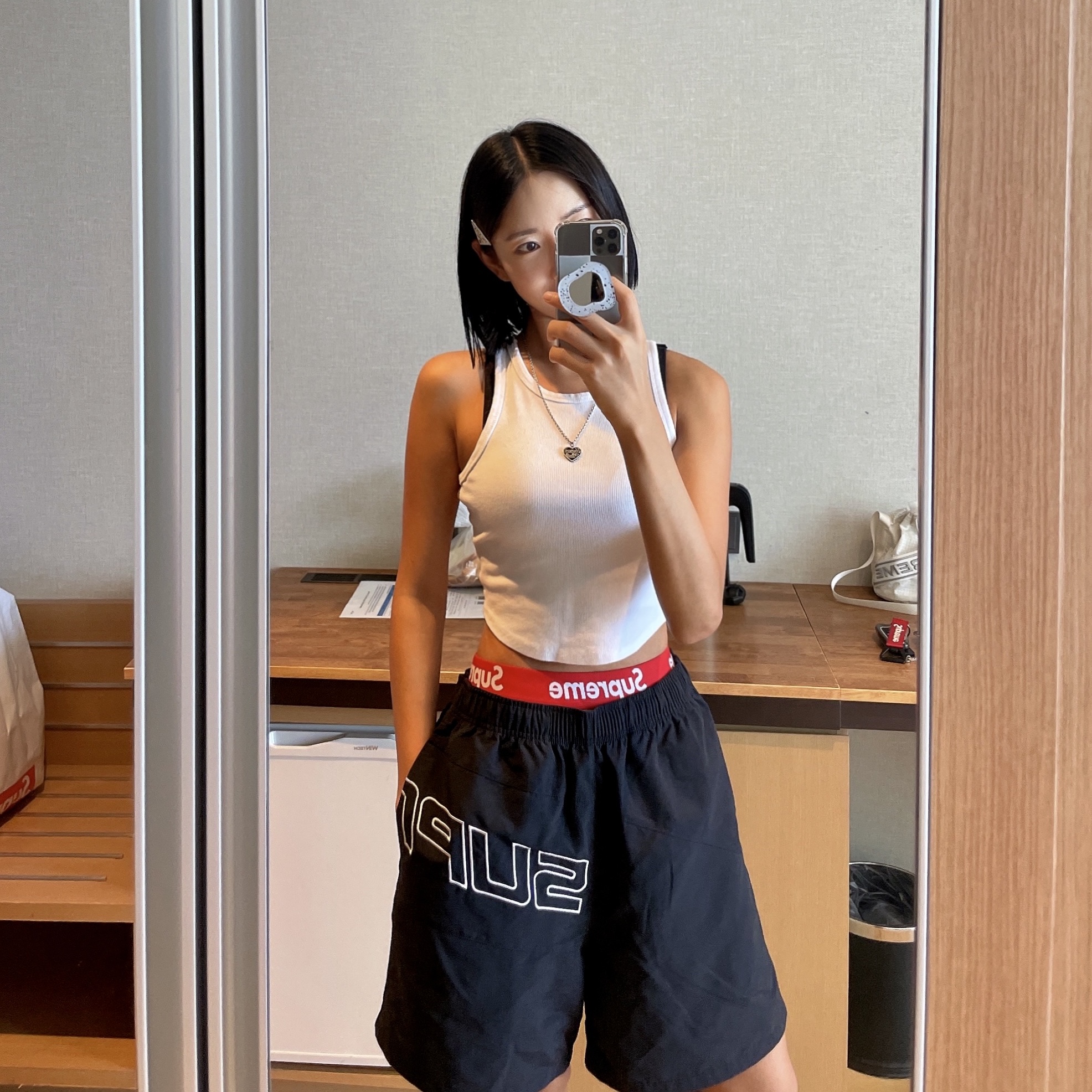 Supreme Hanes Boxer Briefs White (4 Pack), Supreme Curve Nylon Short Black - 24SS 착용 스타일 - 1