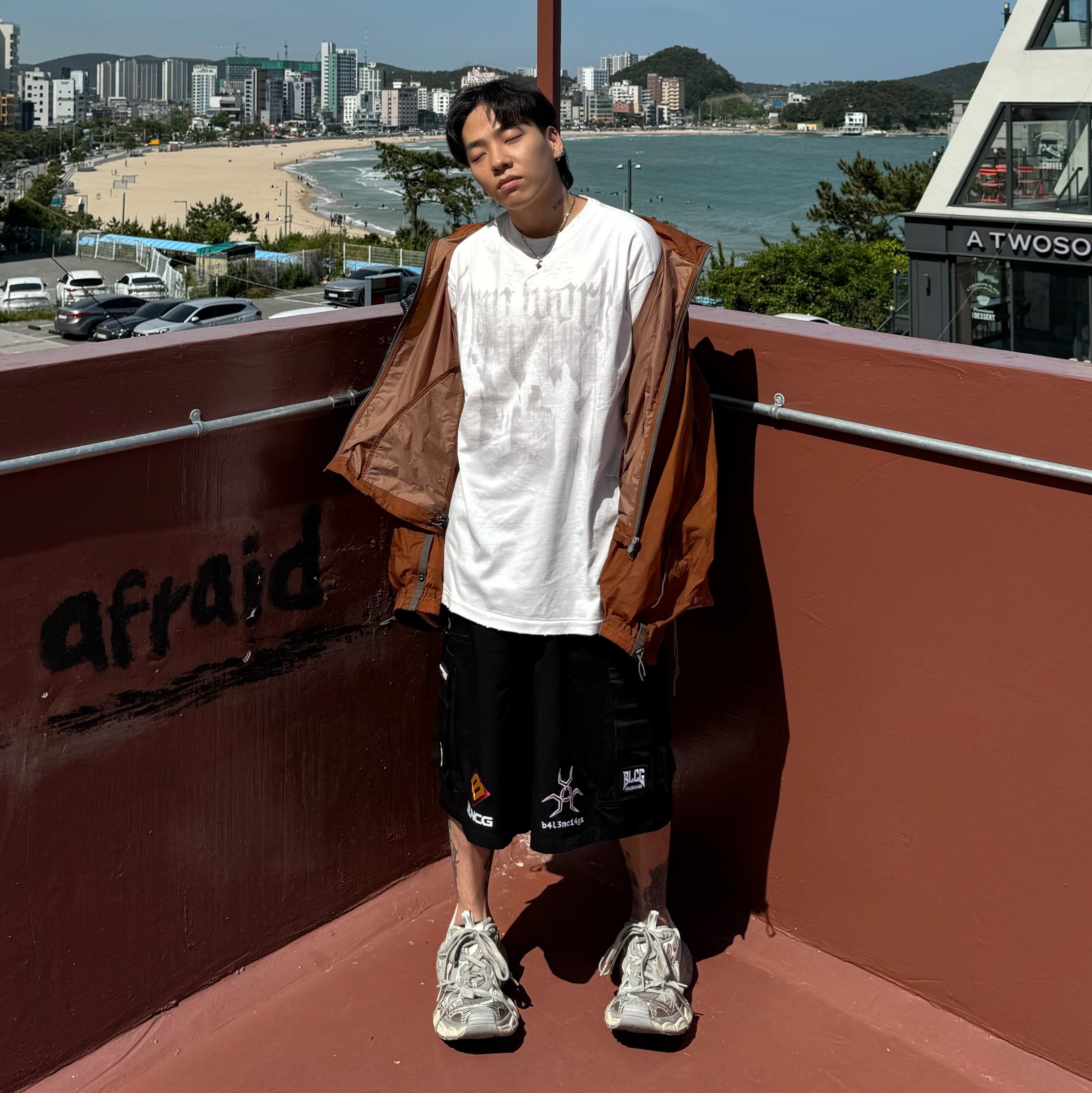 Balenciaga 3XL Sneakers Light Beige 착용 스타일 - 2