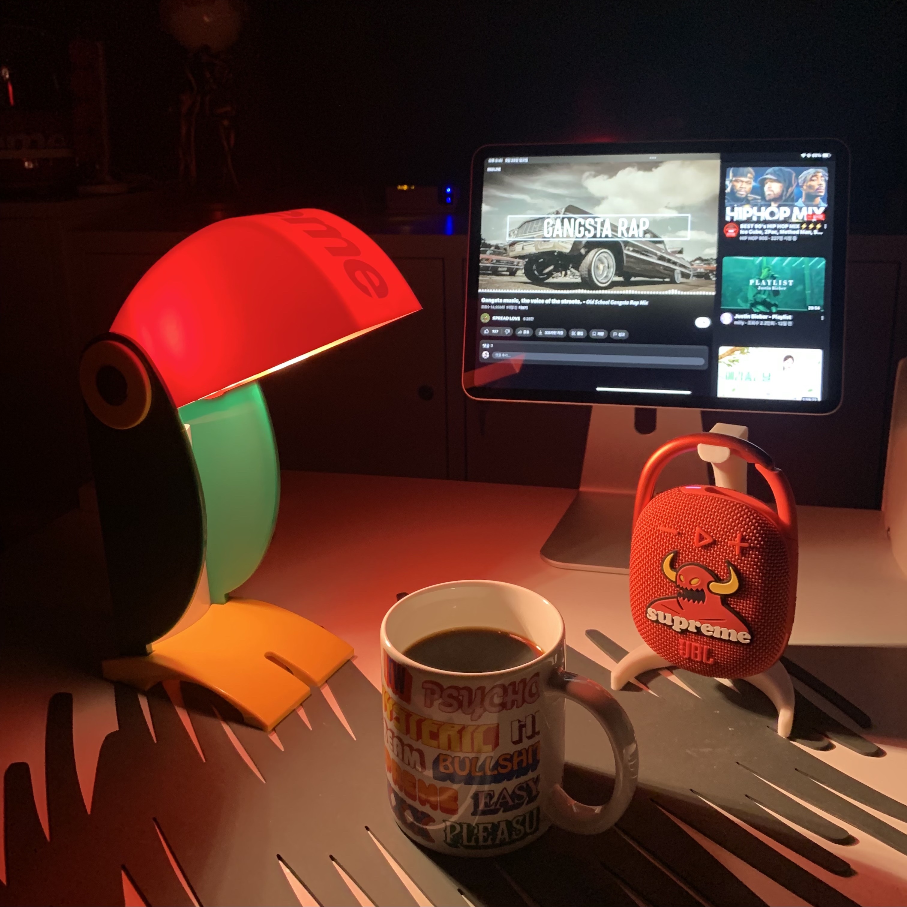 Supreme x Linea Zero Toucan Lamp Multicolor - 24SS 착용 스타일