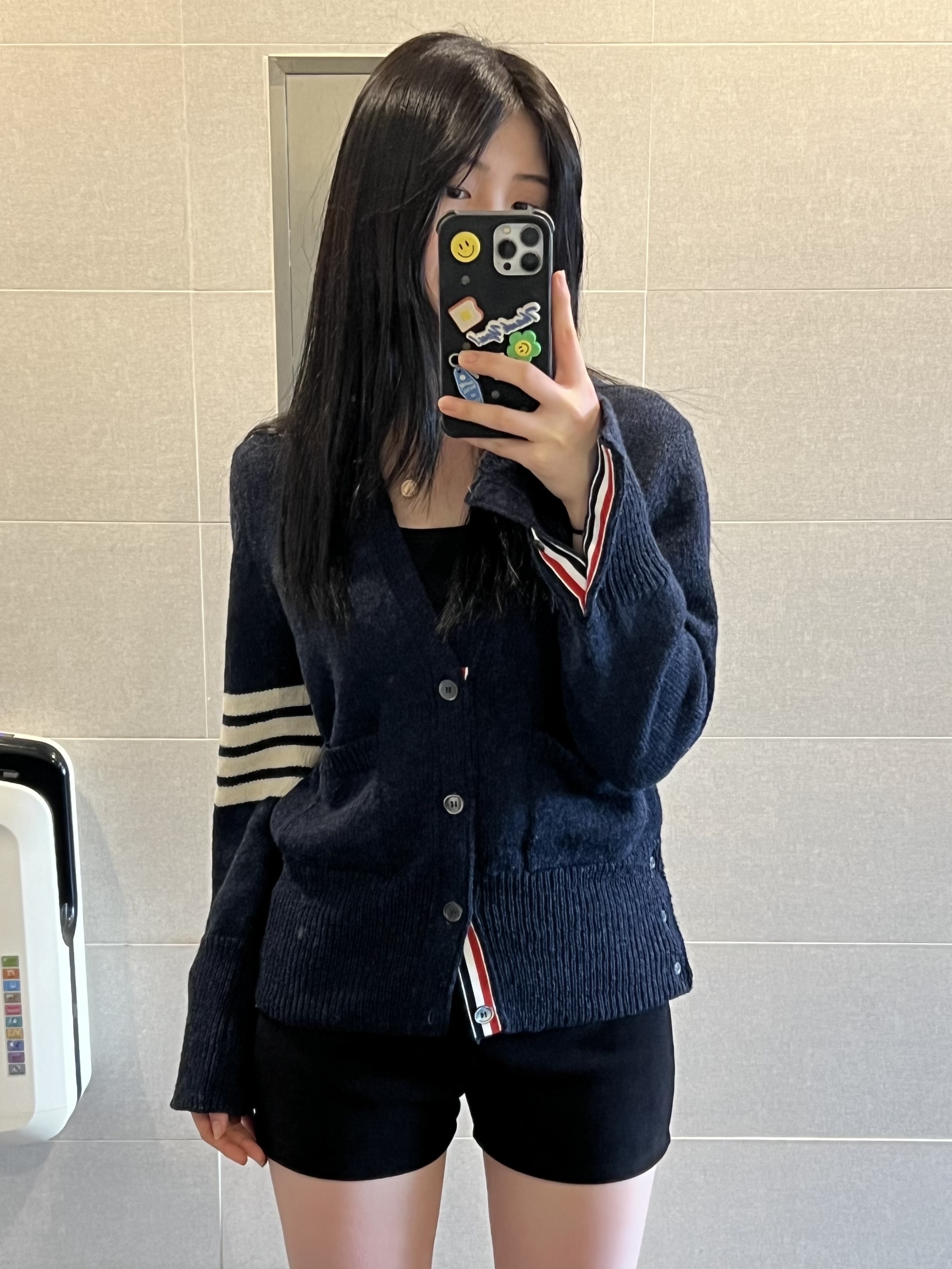 Thom Browne Shetland 4-Bar Classic Cardigan Navy Blue 착용 스타일