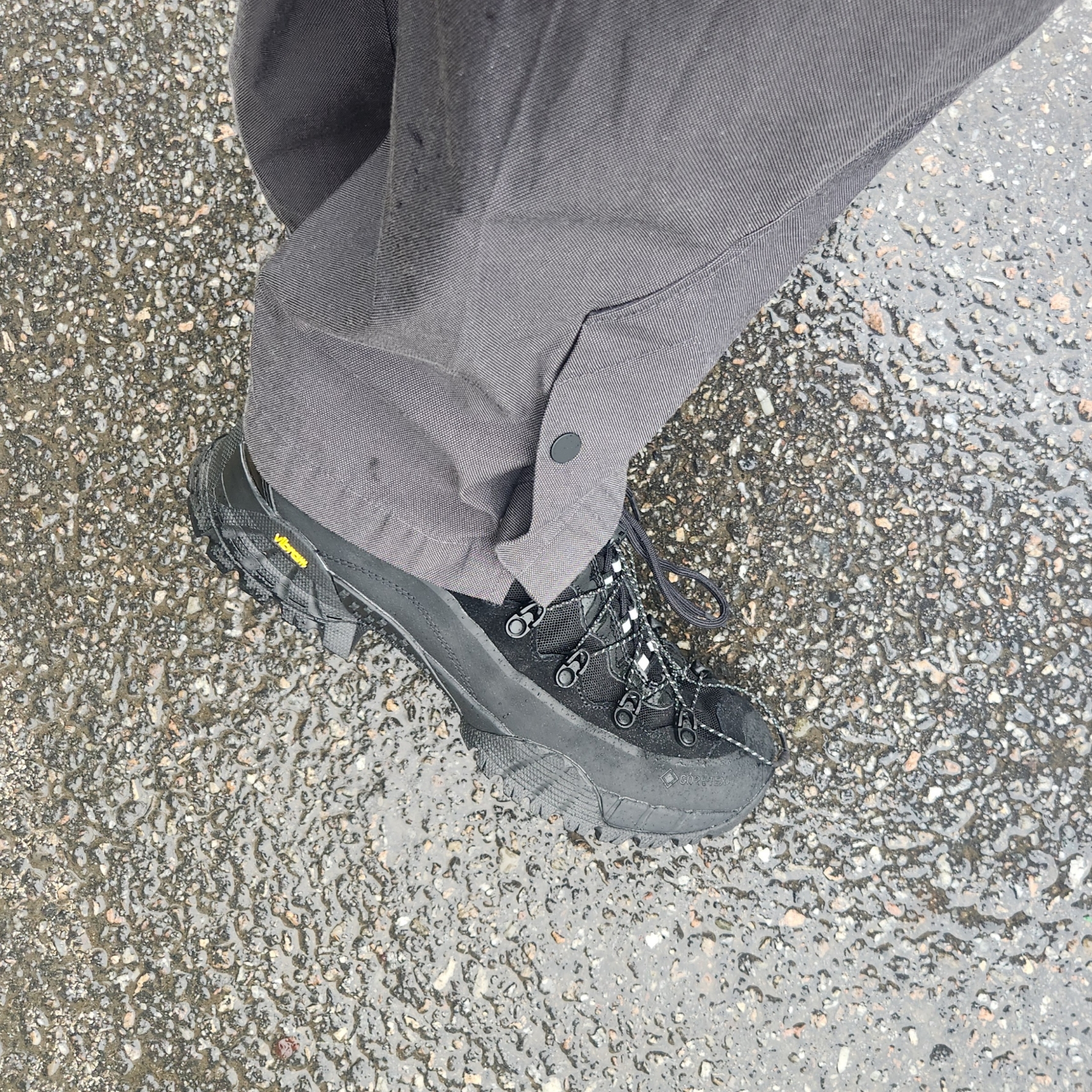 LOSTGARDEN x Kolon Sport Ton Black 착용 스타일 - 3