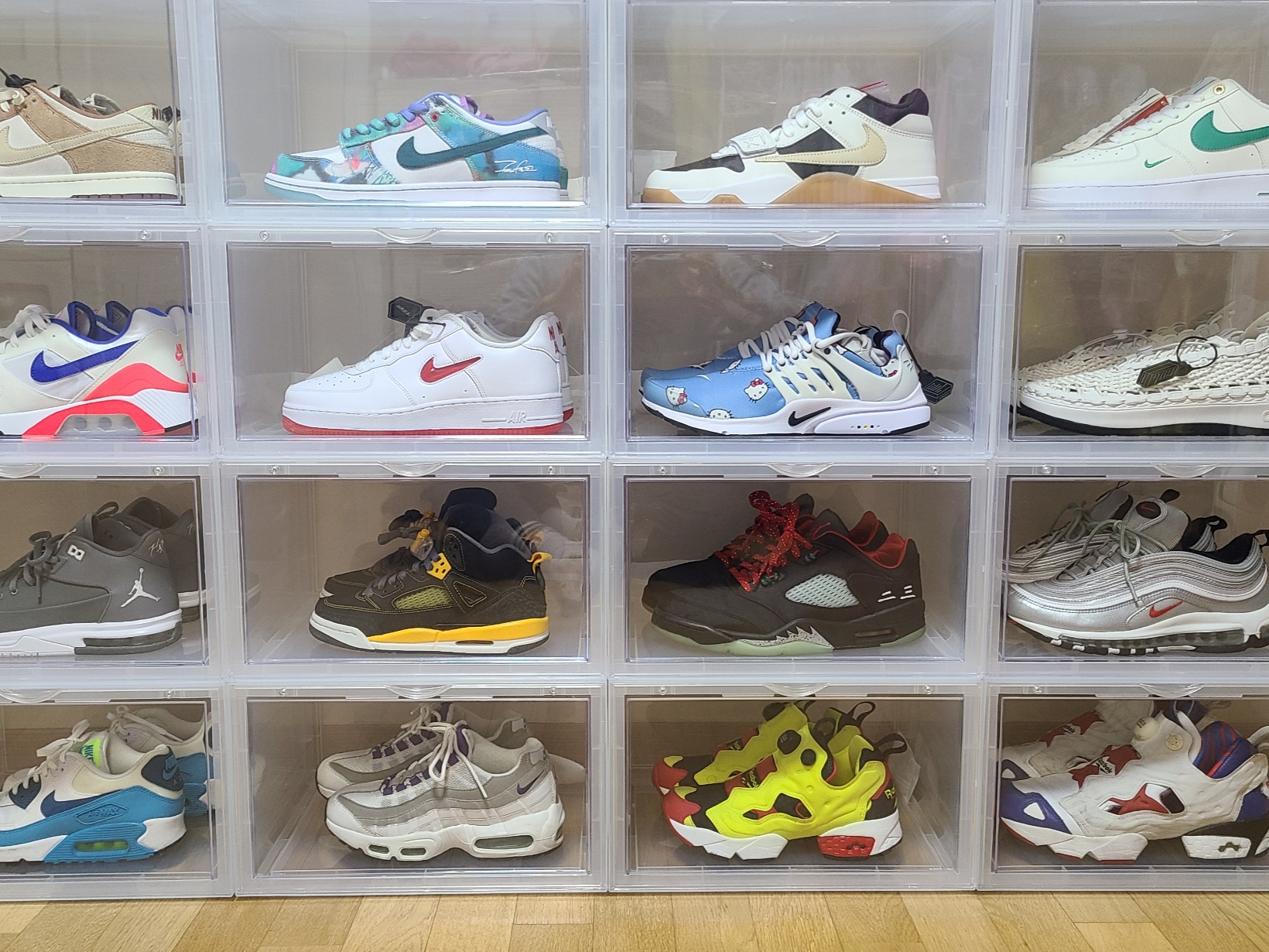 Nike Dunk Low Pro Premium Medium Curry, Nike Air Force 1 '07 LV8 40th Anniversary Join Forces Sail Malachite 착용 스타일