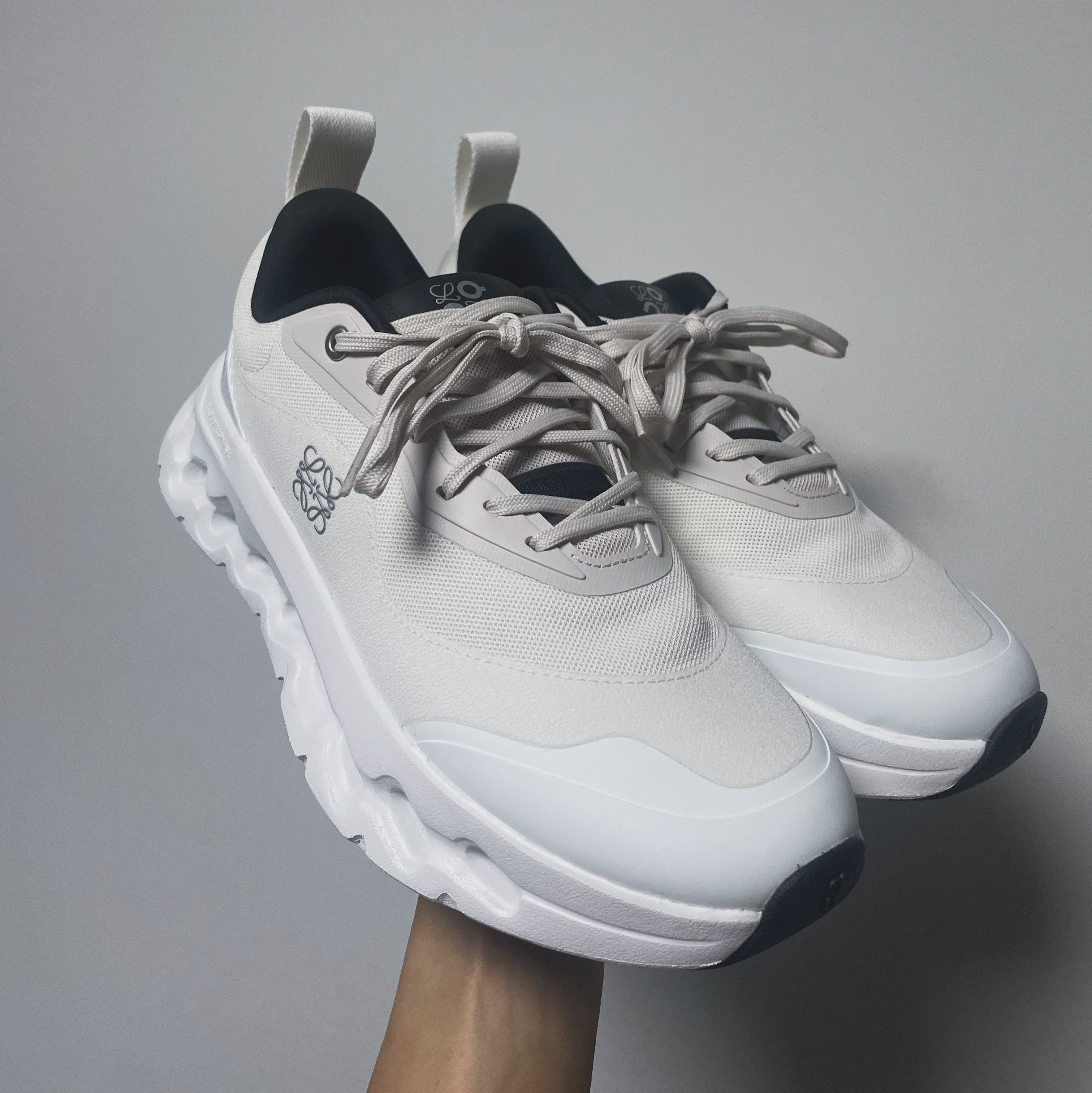 Loewe x On Running Cloudtilt 2.0 Sand White 착용 스타일