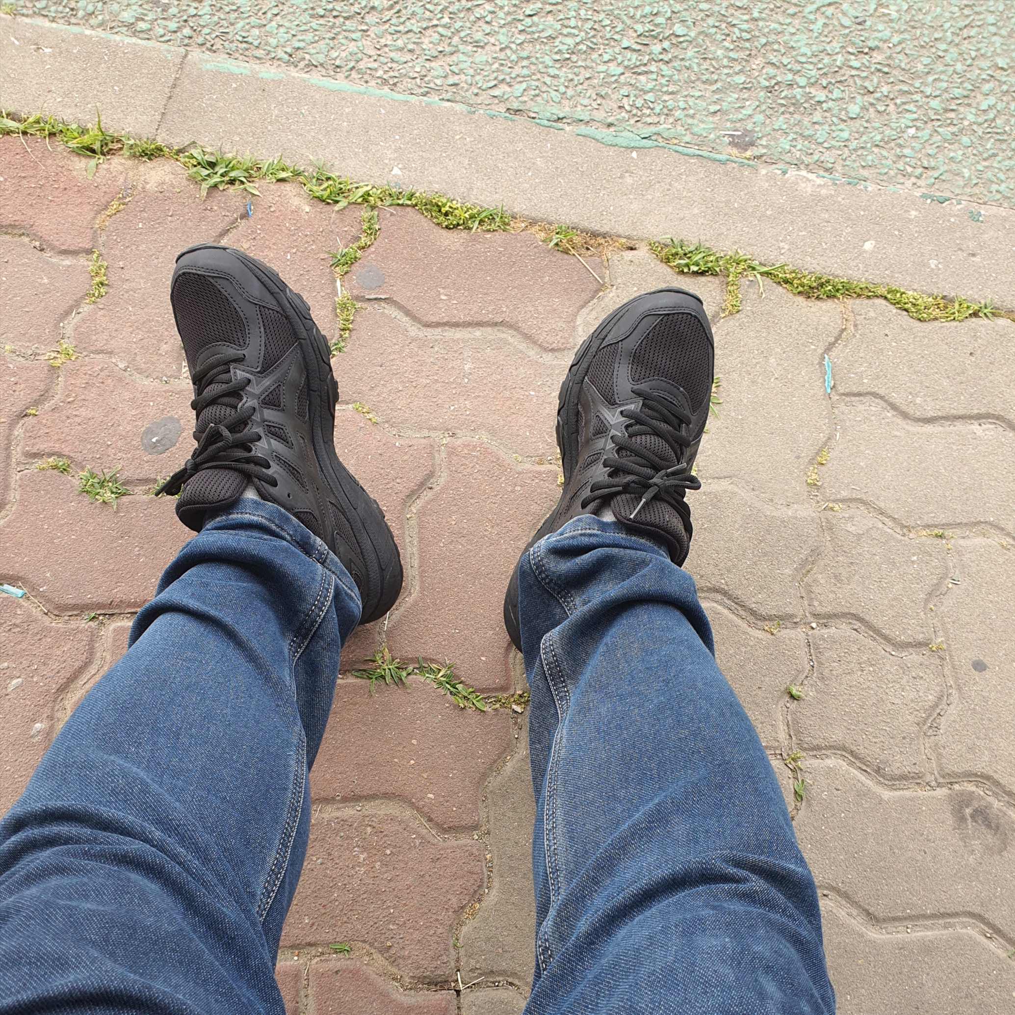 Asics Jog 100 T Black - 4E Extra Wide 착용 스타일