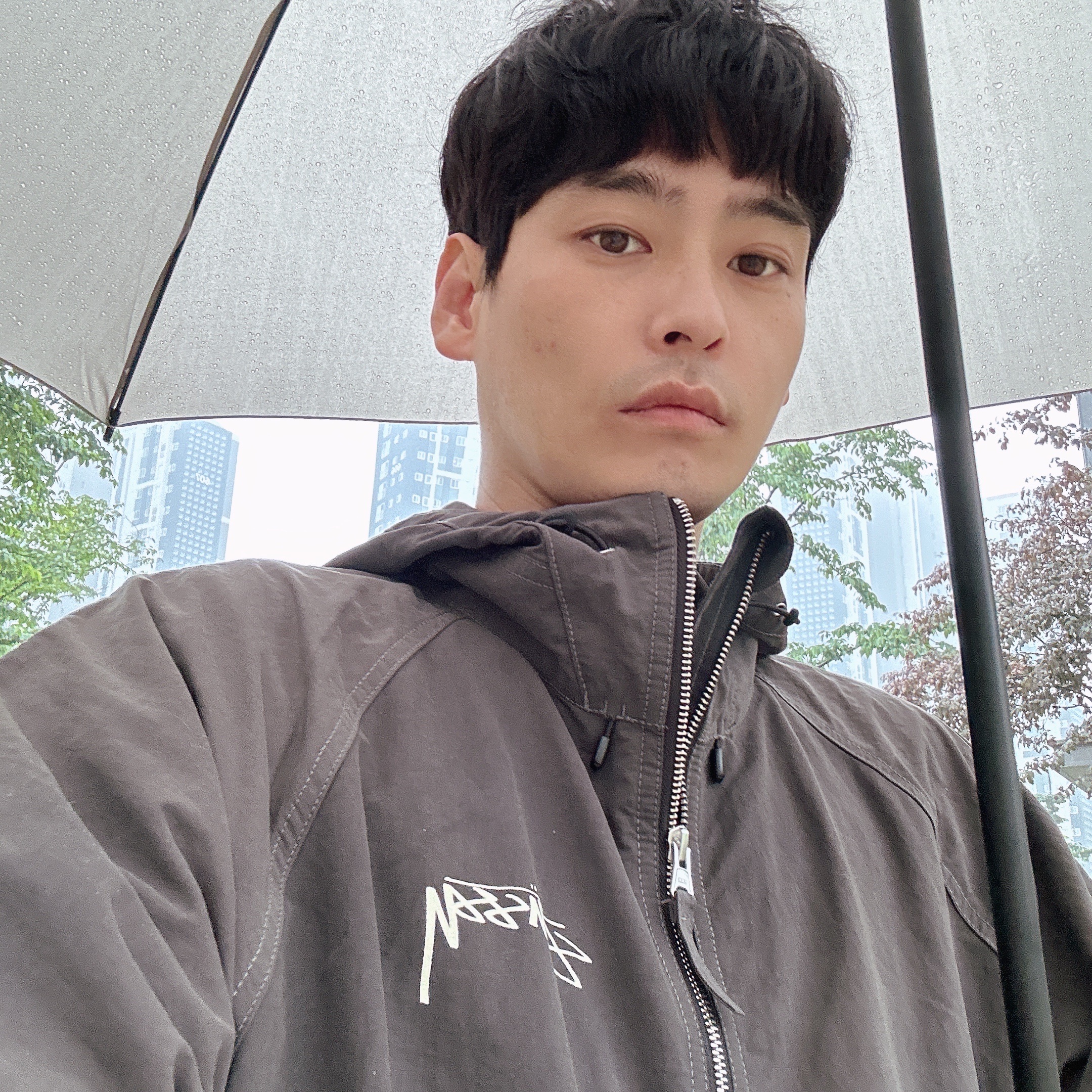 Stussy Wave Dye Beach Shell Jacket Black 착용 스타일 - 2