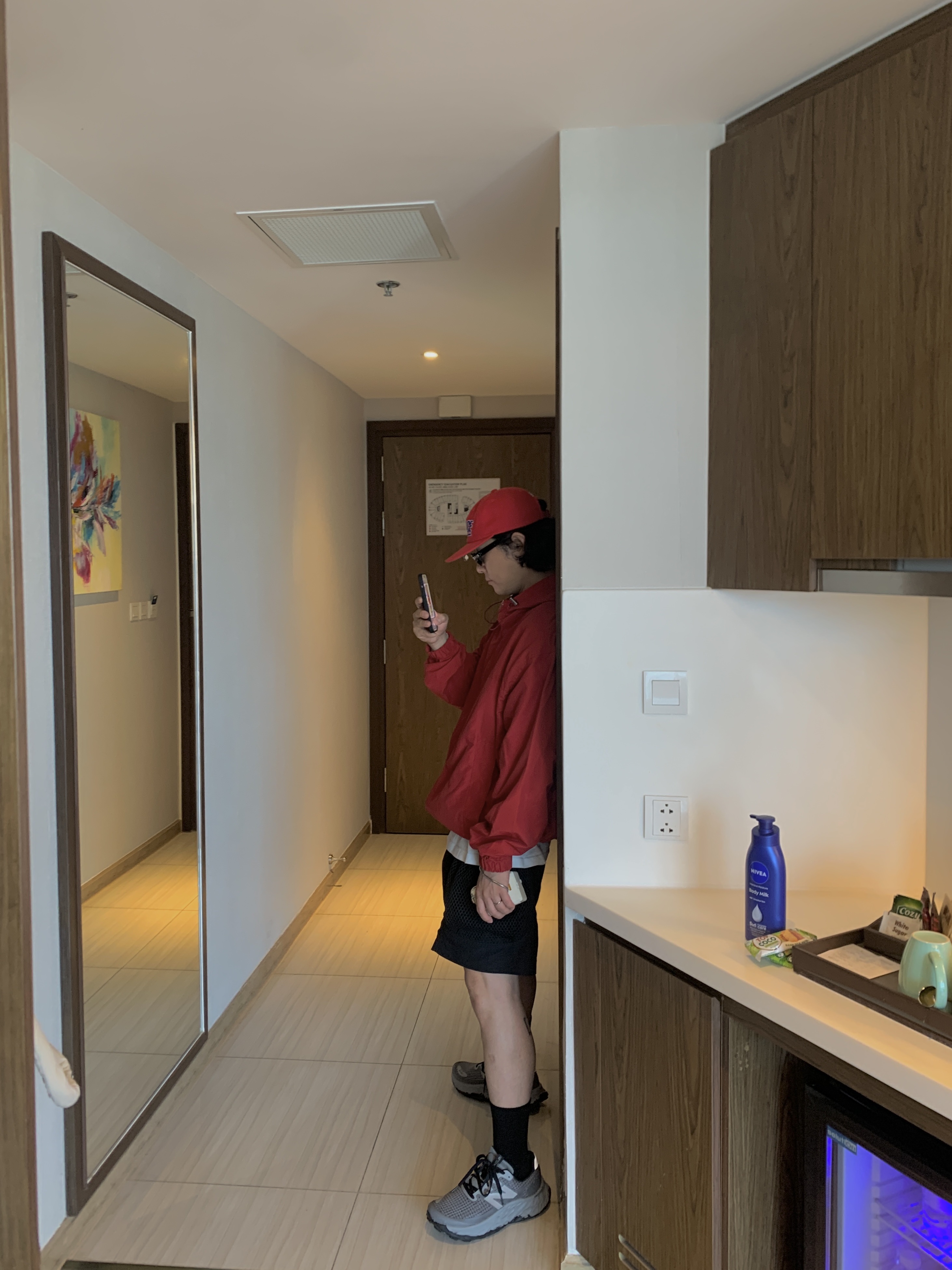 Palace Gigantic Pal Hat Red - 23SS, New Balance x Cayl Fresh Foam X More Trail v3 Shadow Grey 착용 스타일 - 1