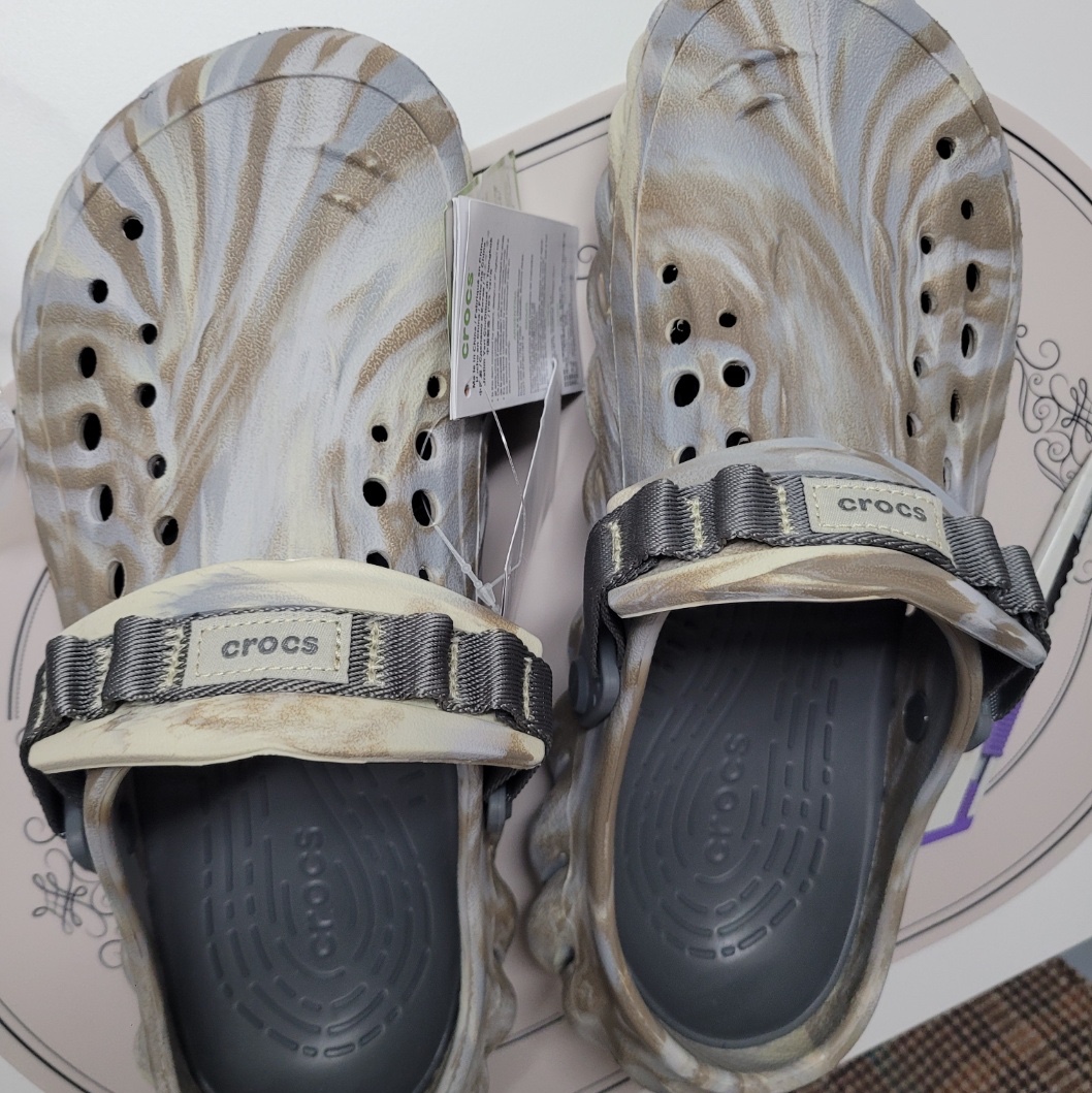 Crocs Echo Marbled Clog Bone Multi 착용 스타일