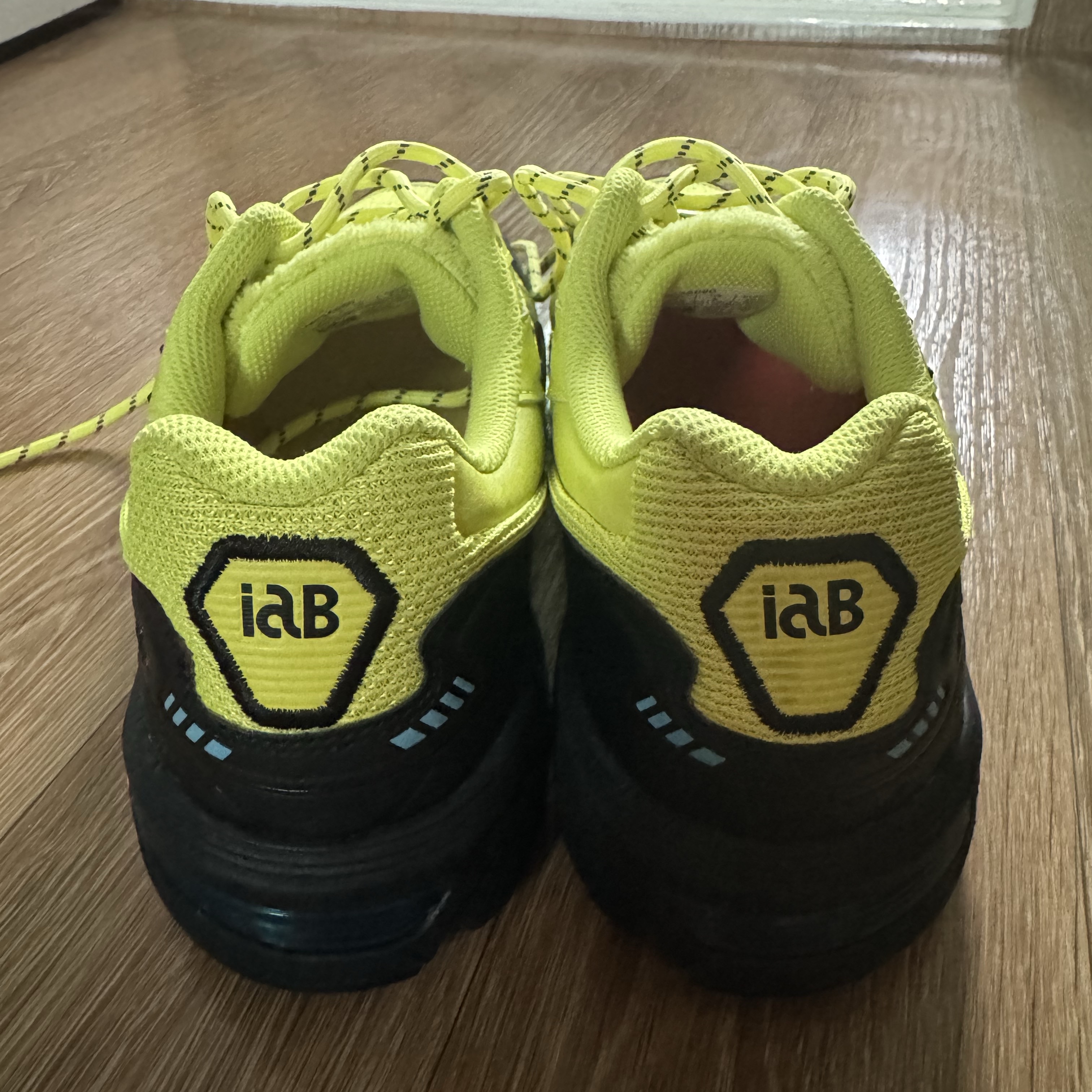 Asics x IAB Studio Gel-1090 Lime 착용 스타일 - 3