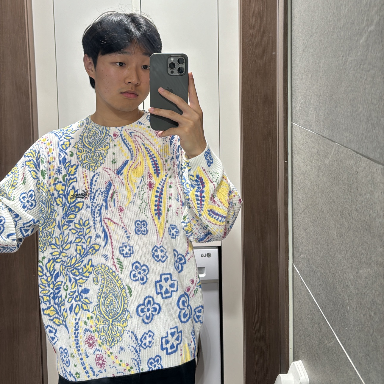 Supreme Printed Paisley Sweater White - 24SS 착용 스타일