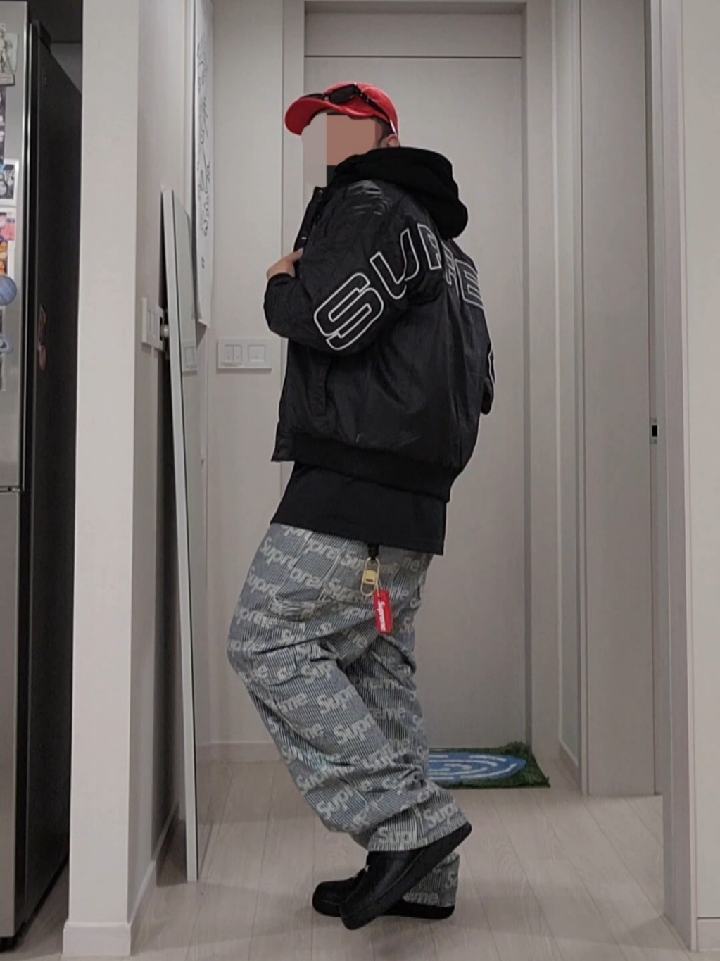 Supreme Hooded Stadium Jacket Black - 24SS, Supreme Mesh Side Panel Camp Cap Red - 24SS 착용 스타일 - 3