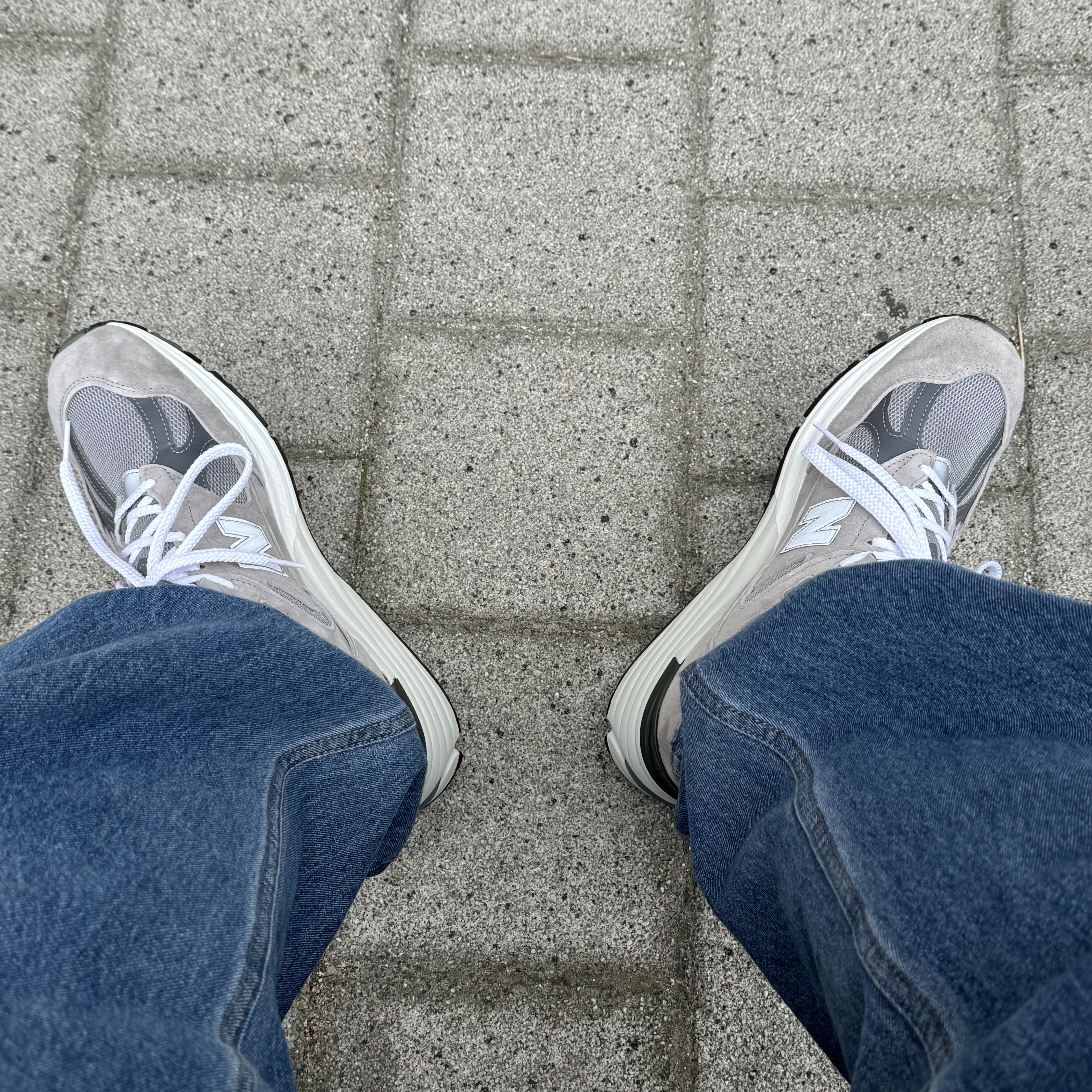 New Balance 991v2 Made in UK Rock Ridge Alloy Silver 착용 스타일