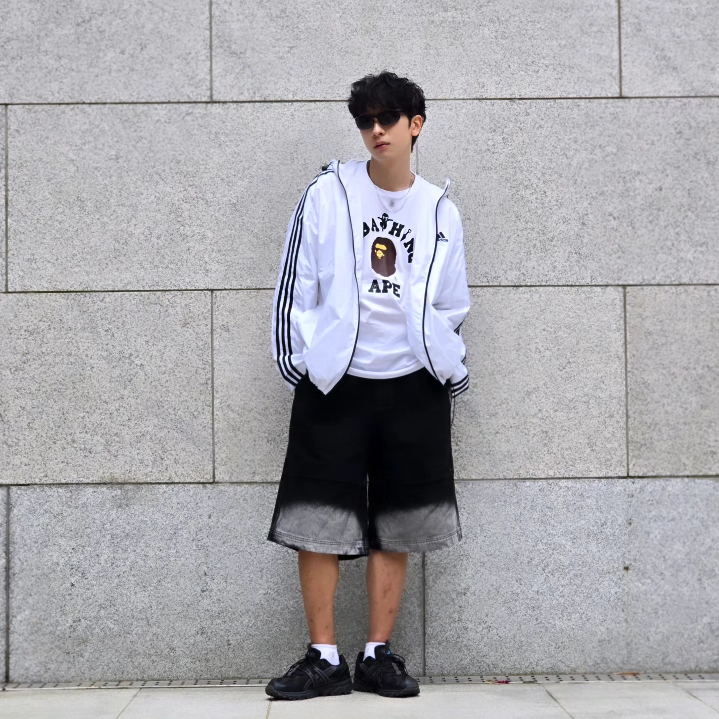 BAPE Ninja College T-Shirt White, Adidas Essential 3S Woven Windbreaker Jacket White - KR Sizing 착용 스타일 - 6