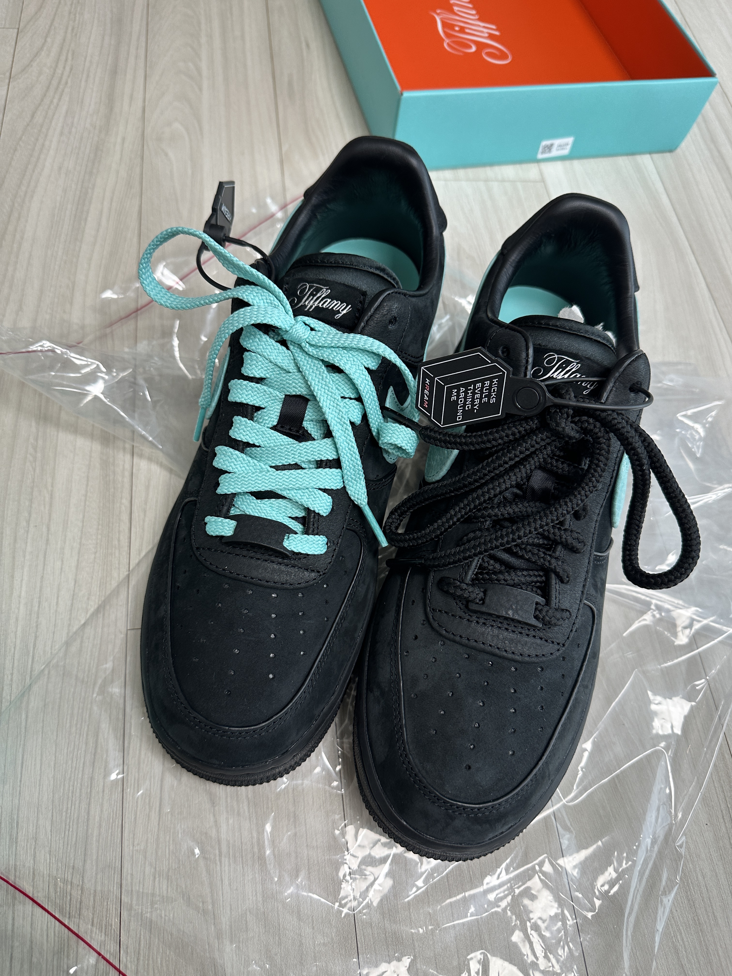 Nike x Tiffany & Co. Air Force 1 Low SP 1837 착용 스타일 - 2