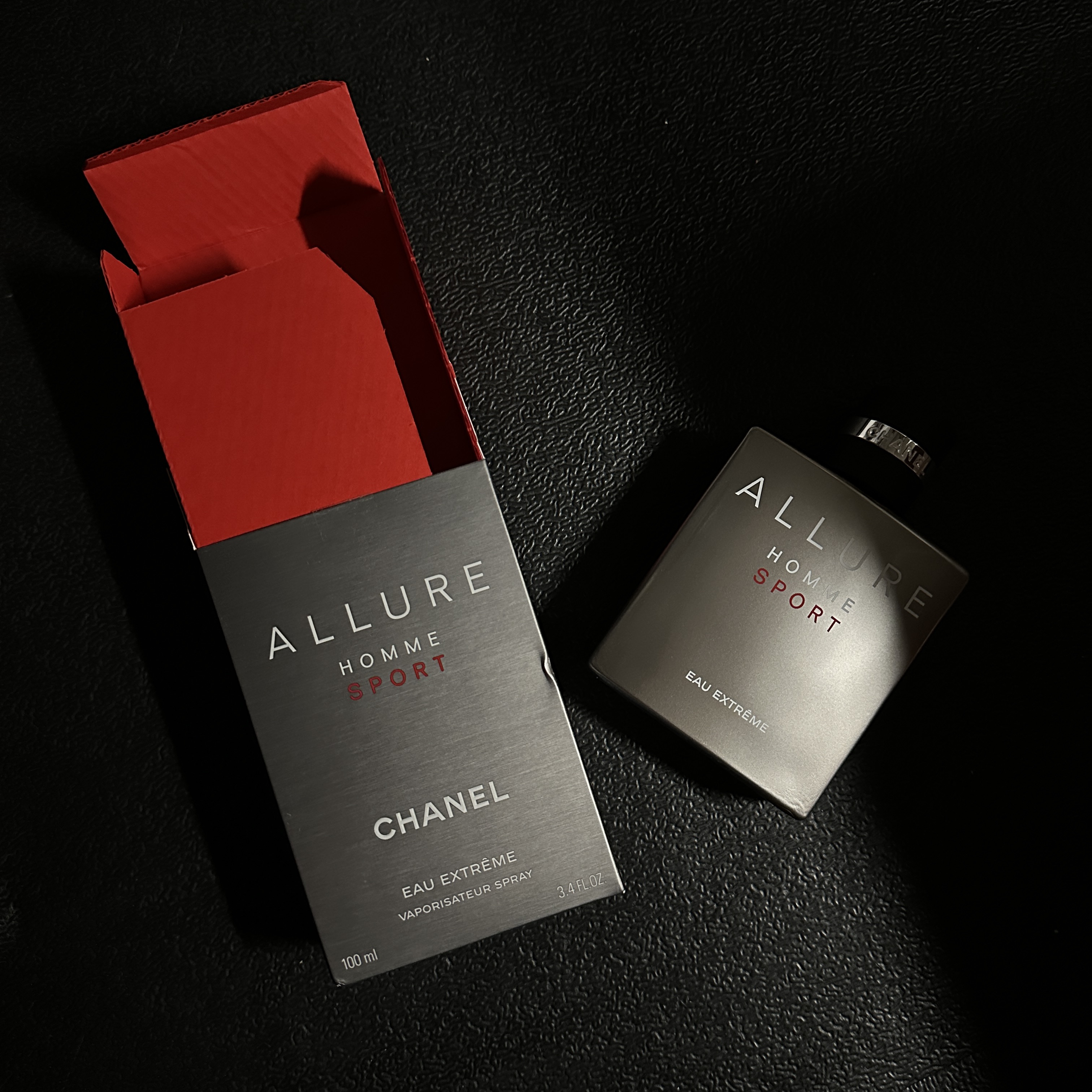Chanel Allure Homme Sprort Eau Extreme Eau De Parfum 100ml 착용 스타일 - 2