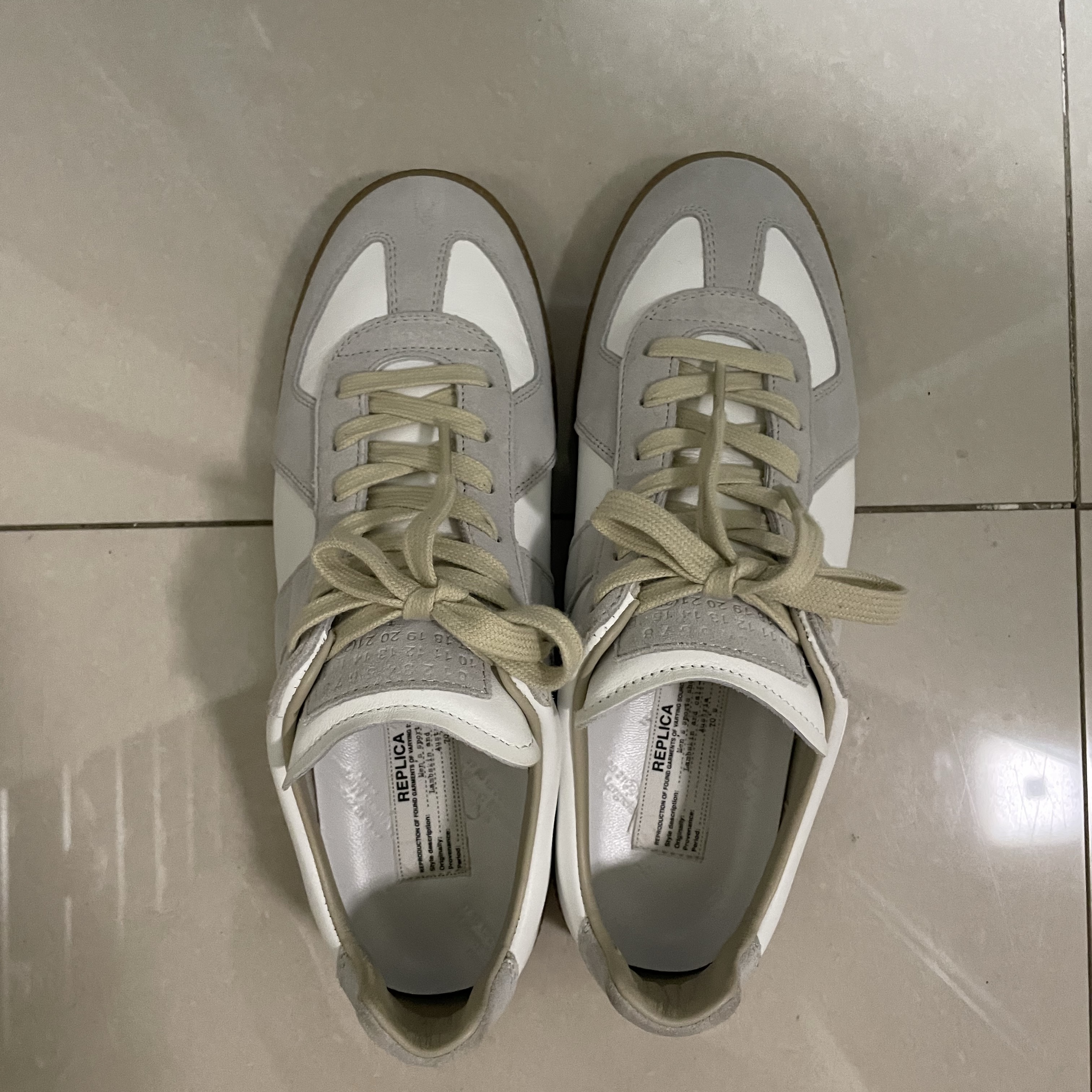 Maison Margiela Calfskin Replica Sneakers 착용 스타일