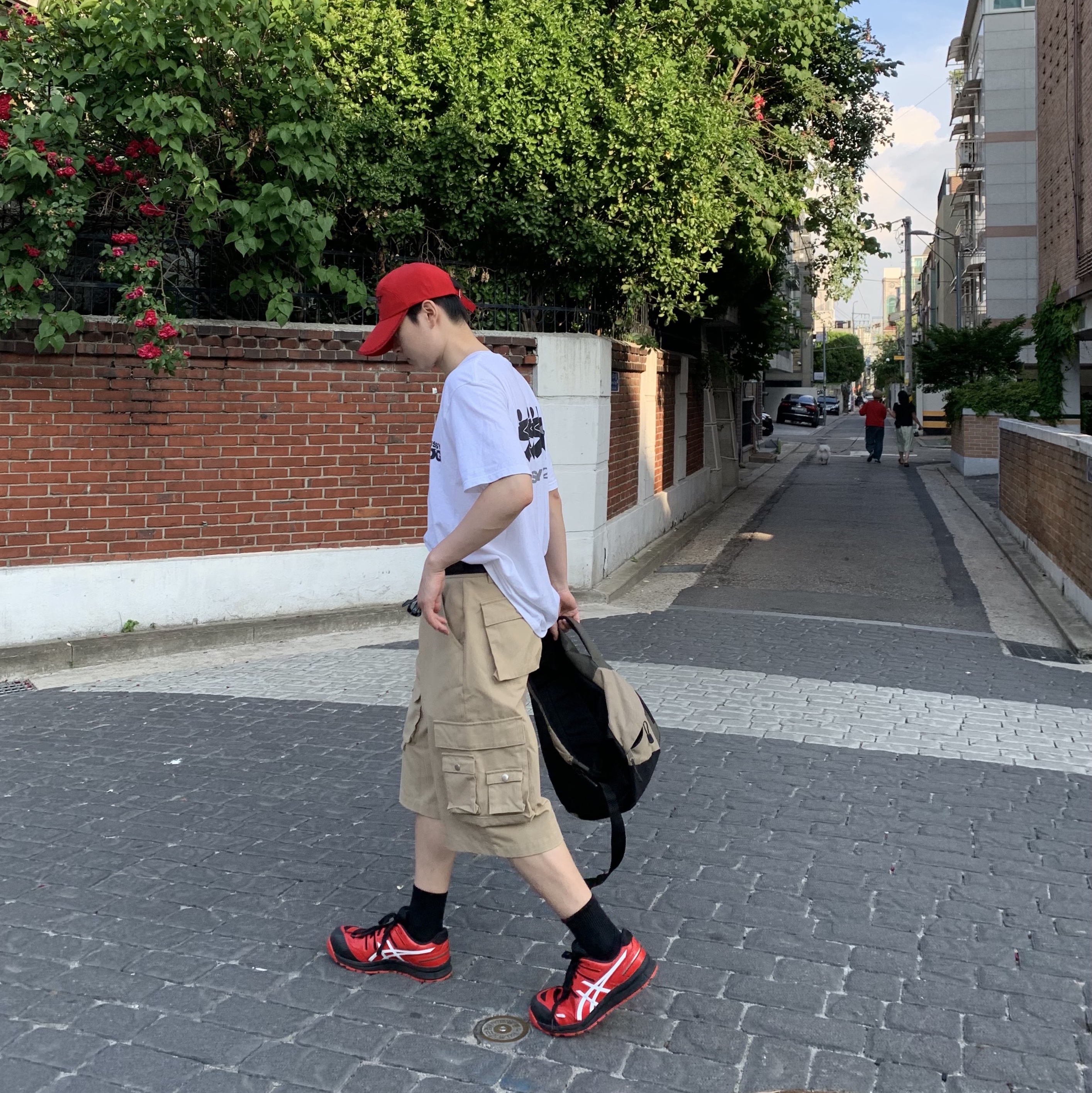 Stussy x CDG Surfman T-Shirt White 착용 스타일 - 3