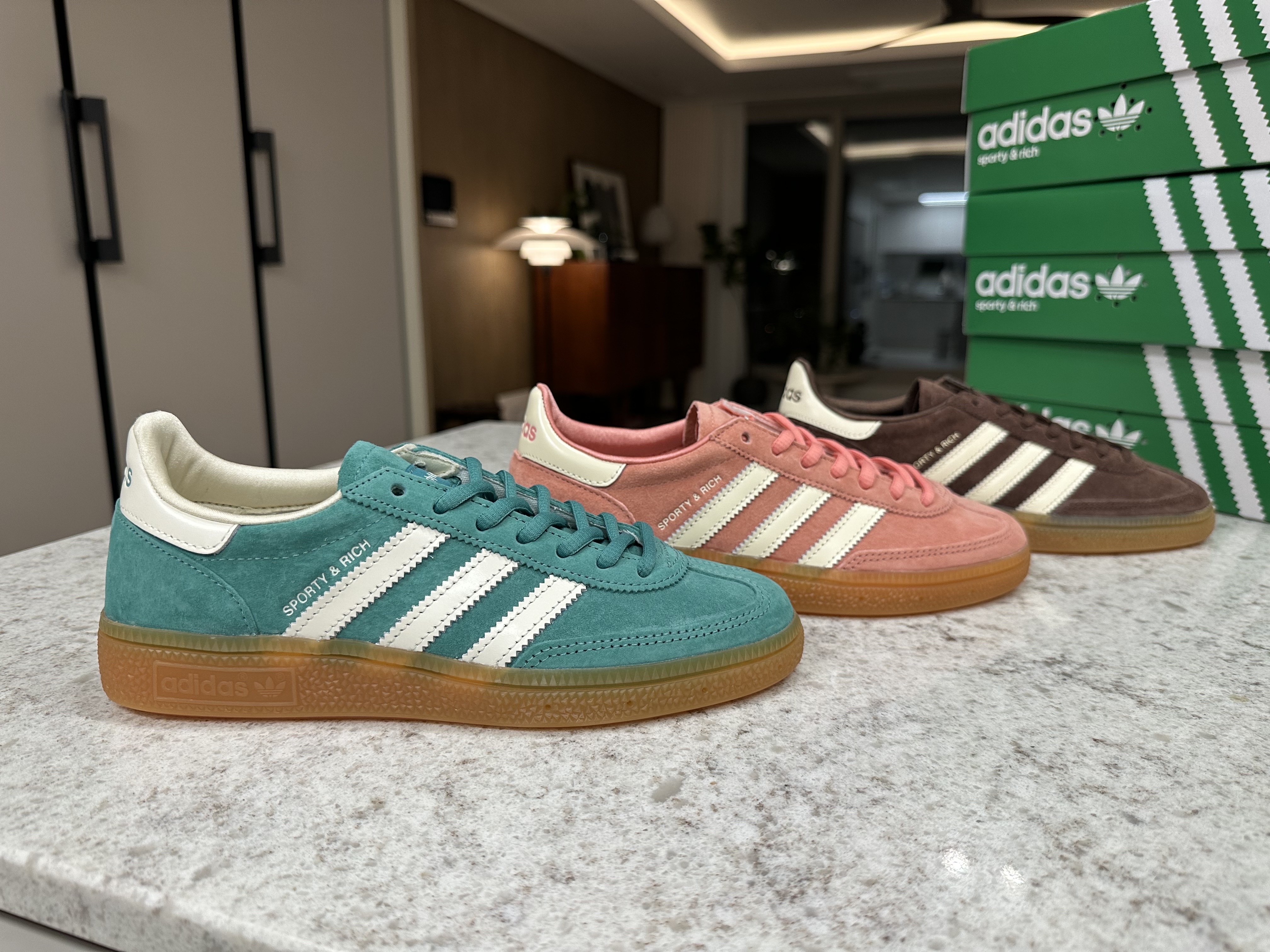Adidas x Sporty & Rich Spezial Handball Pantone Cream White, Adidas x Sporty & Rich Spezial Handball Auburn Cream White 착용 스타일 - 5