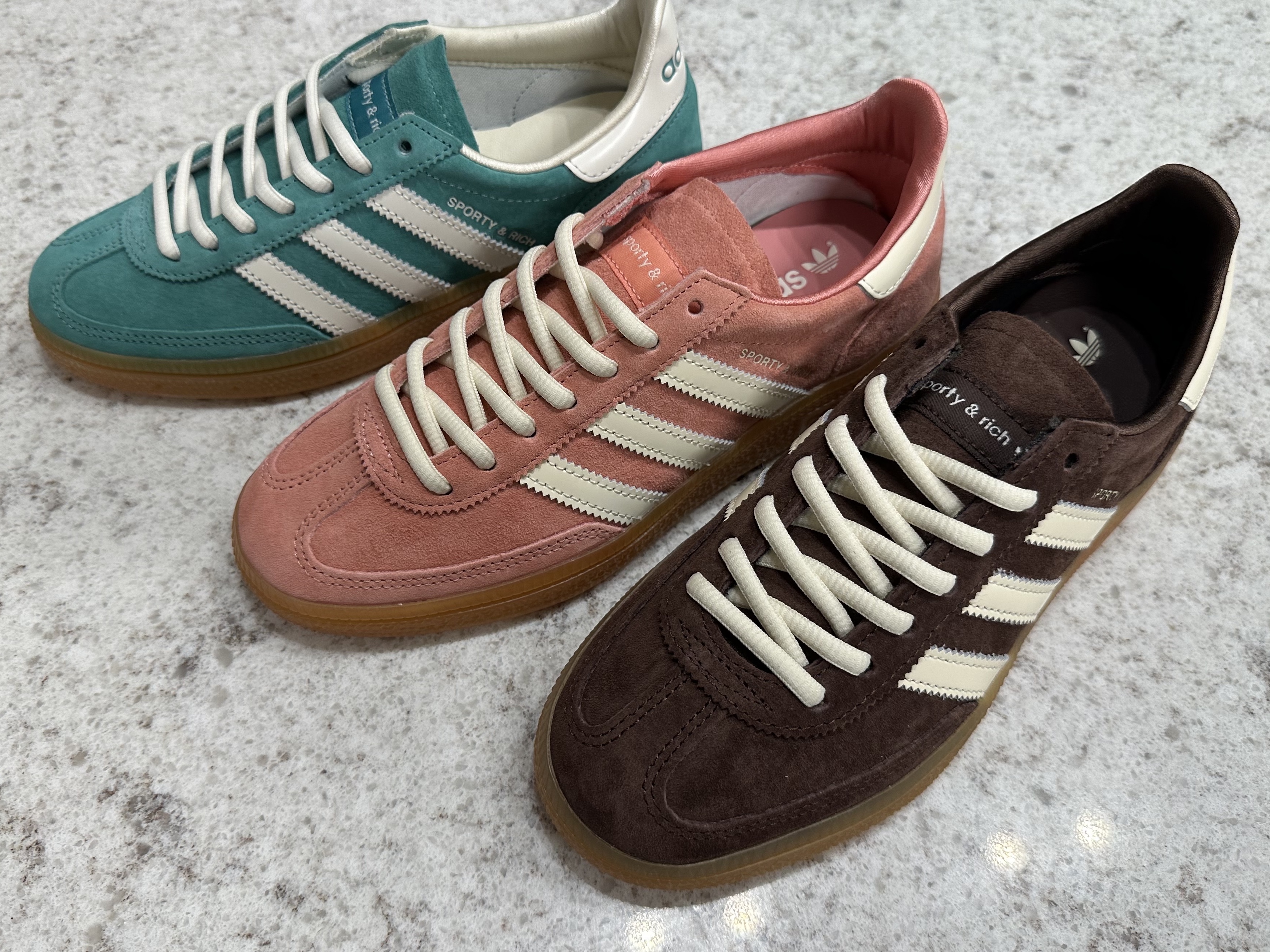 Adidas x Sporty & Rich Spezial Handball Pantone Cream White, Adidas x Sporty & Rich Spezial Handball Auburn Cream White 착용 스타일 - 3