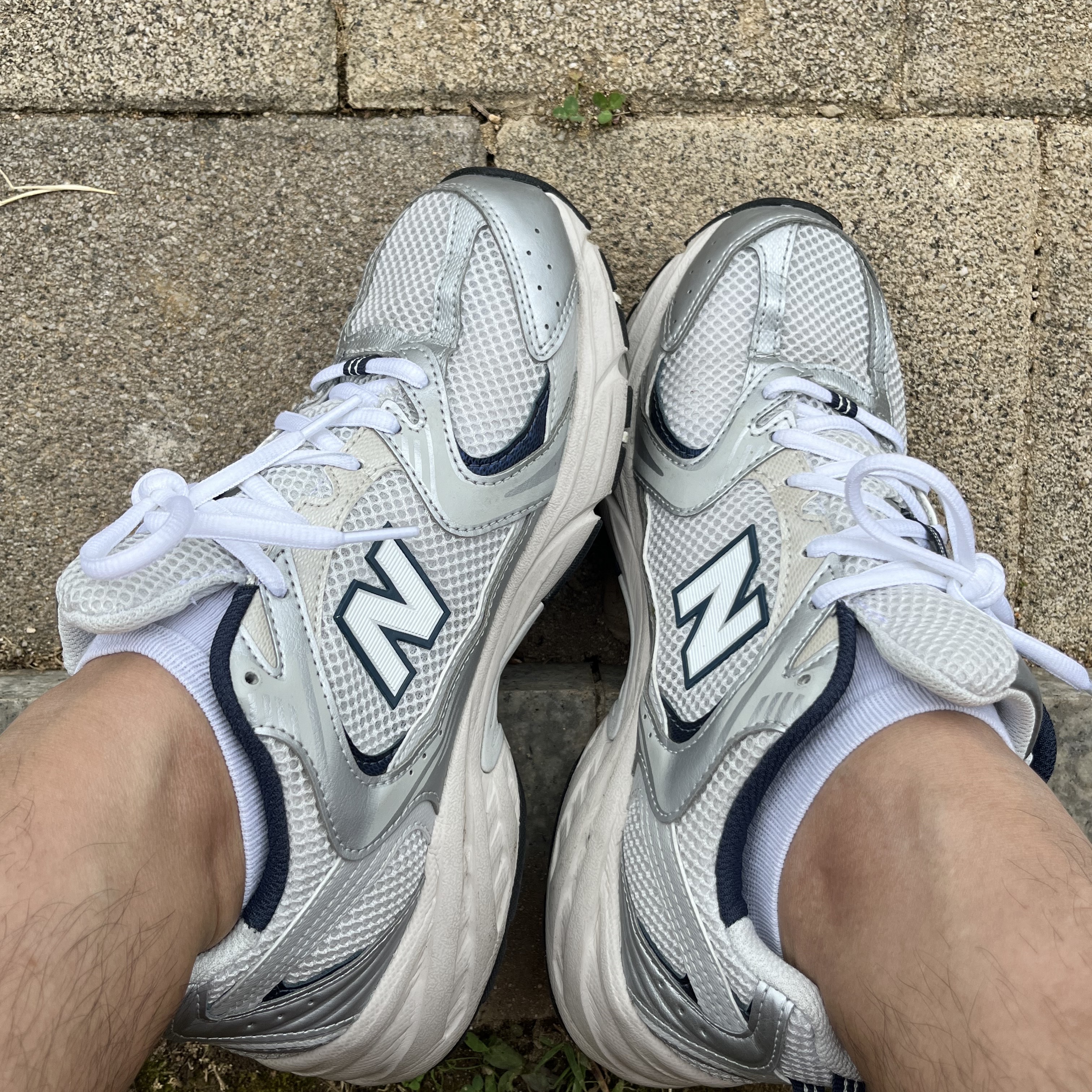 New Balance 530 Steel Grey 착용 스타일