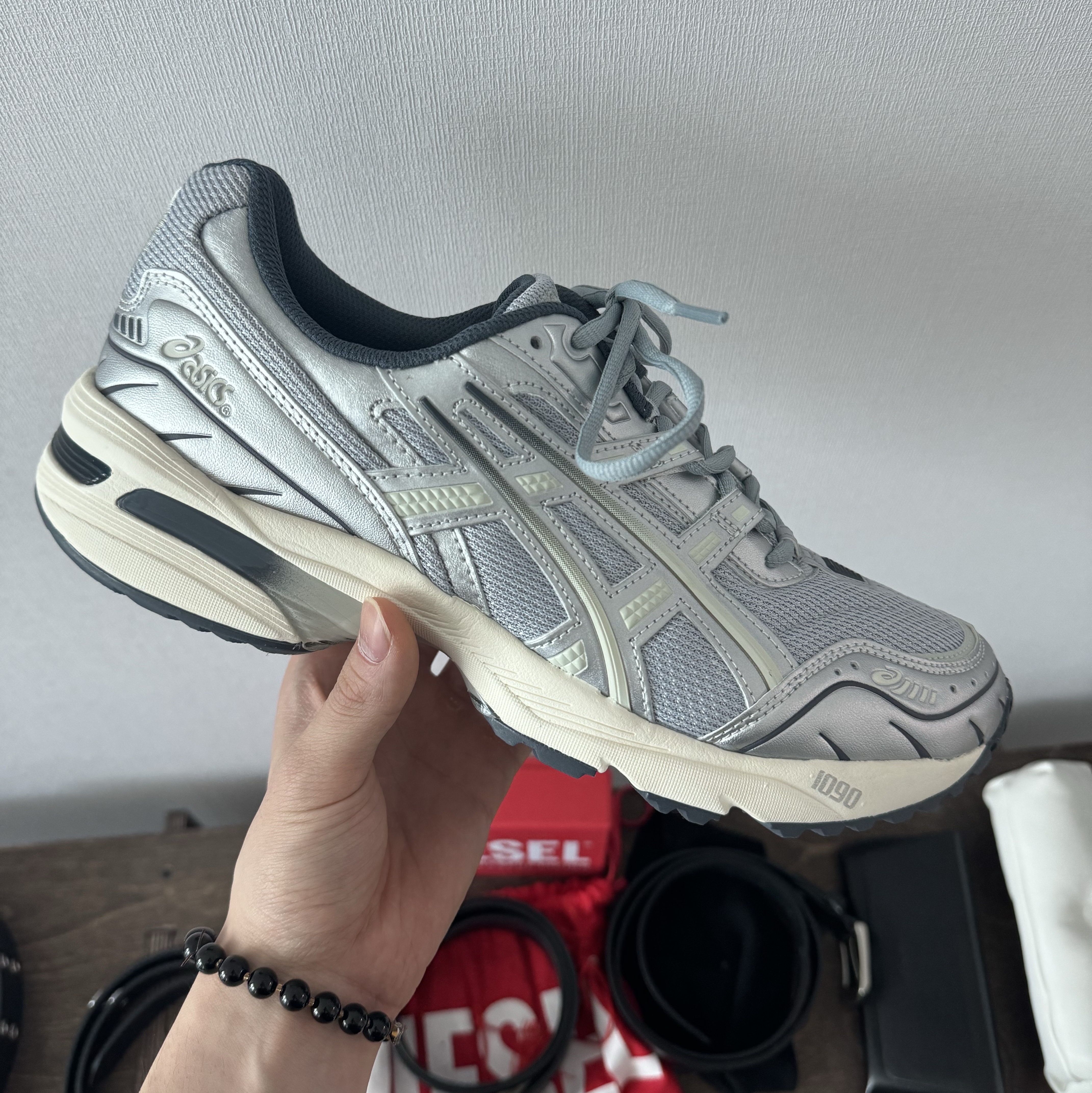 Asics Gel-1090 Piedmont Grey 착용 스타일 - 2