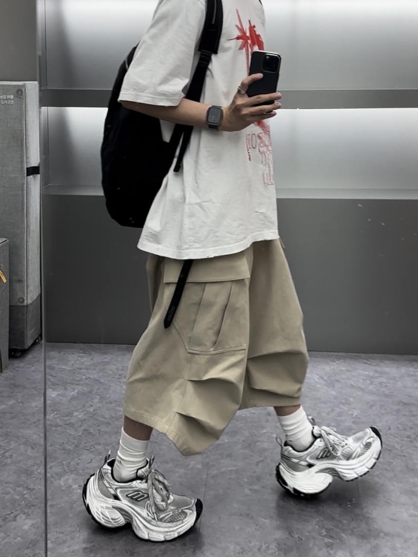 Nonnod Side Cargo Shorts Beige, Undermycar House of Doris Graphic T-Shirt White - 23SS 착용 스타일