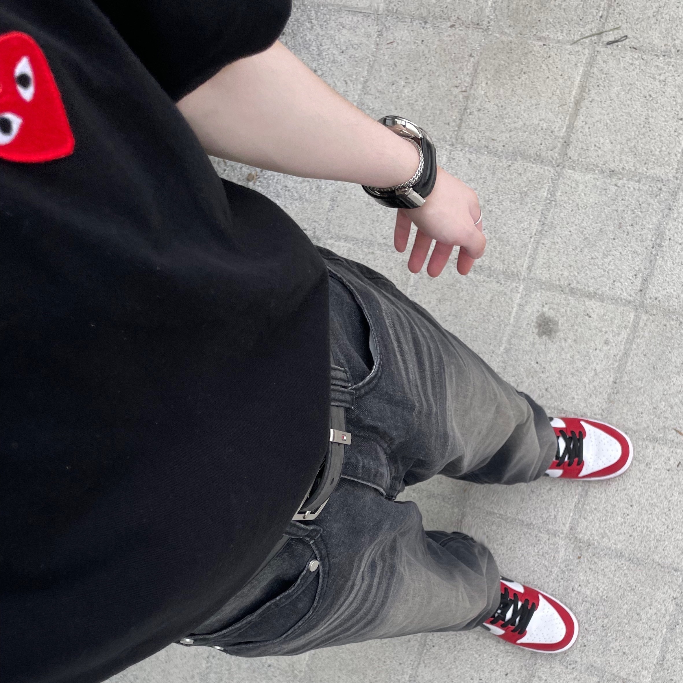 Nike SB Dunk Low Pro Chicago, Play Comme des Garcons Red Heart T-Shirt Black 착용 스타일 - 2