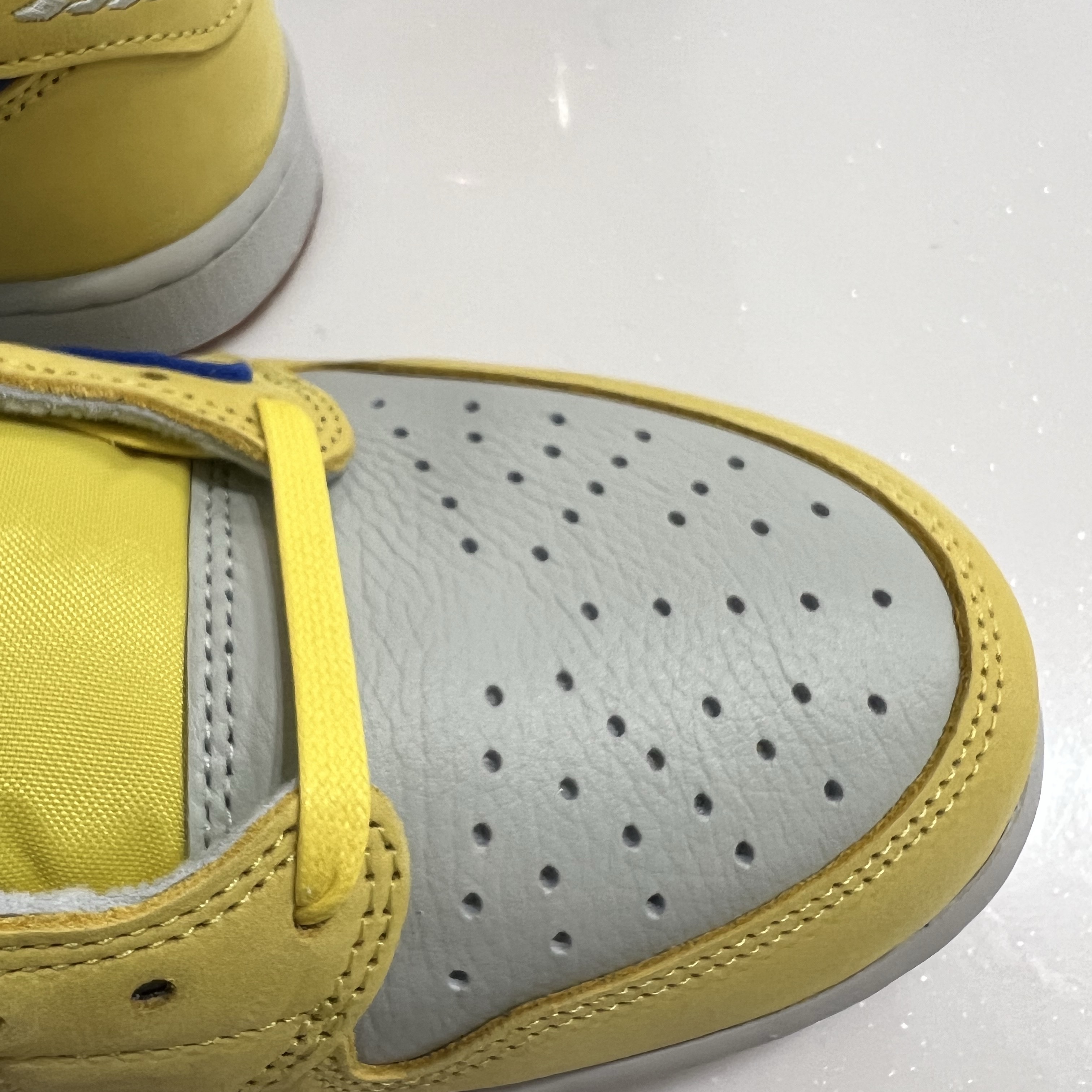 (W) Jordan 1 x Travis Scott Retro Low OG SP Canary 착용 스타일 - 6