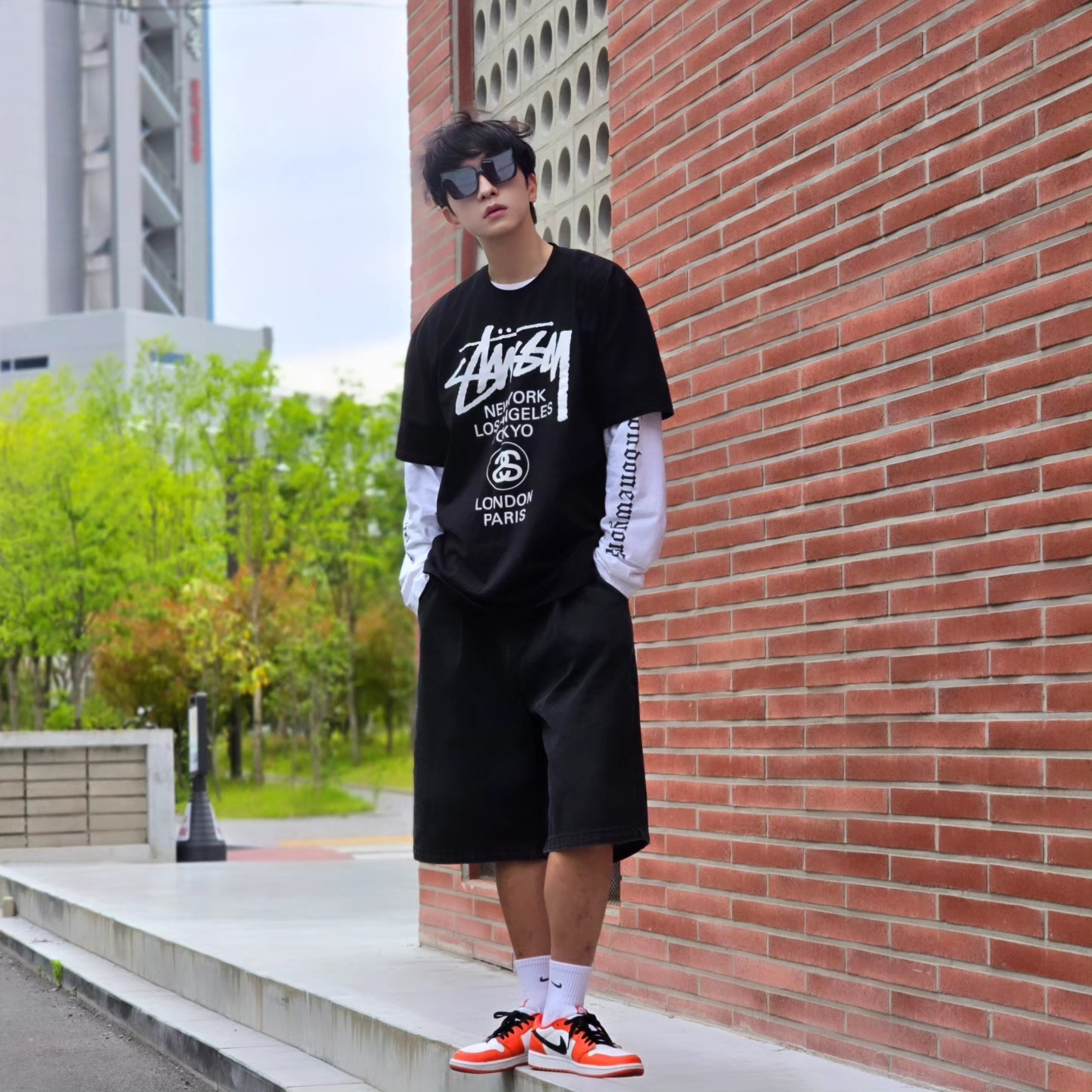 Stussy World Tour T-Shirt Black 2024,2025, Stussy World Tour T-Shirt Black 2023 착용 스타일 - 6