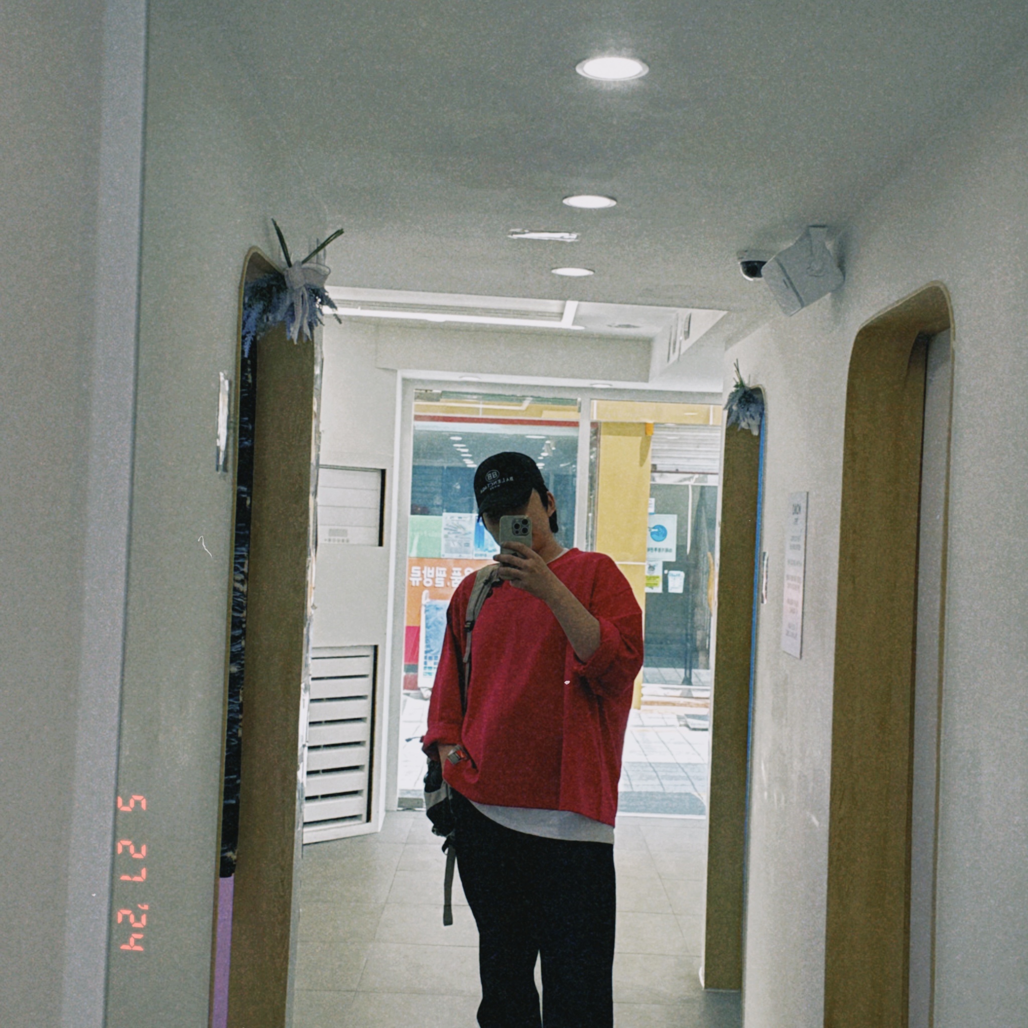 Nike x Stussy Long Sleeve Top Fireberry (FJ9164-615) 착용 스타일
