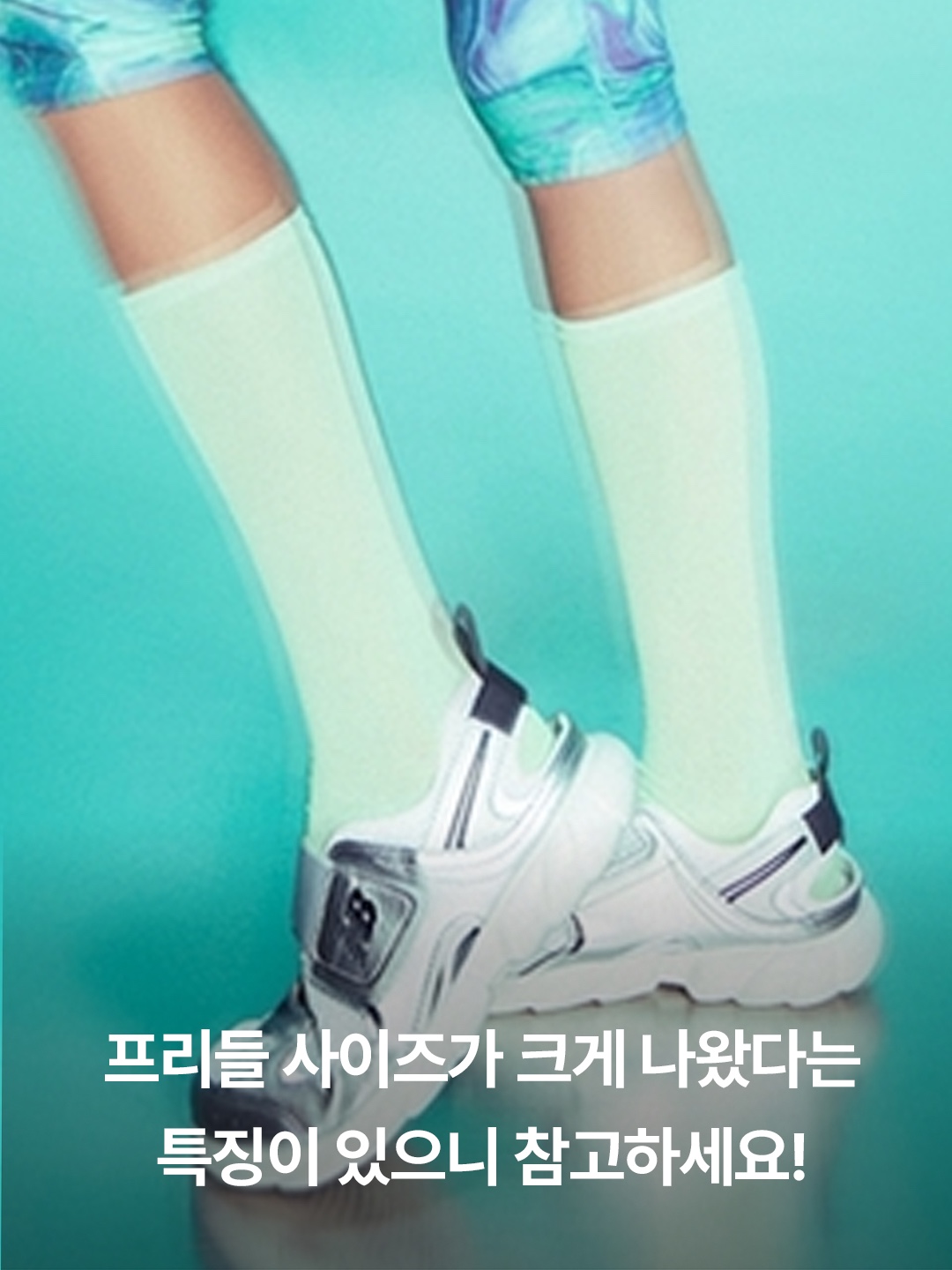 (Kids) New Balance Freedle 920 Sandal White, (Kids) New Balance Freedle 920 Sandal Black 착용 스타일 - 5