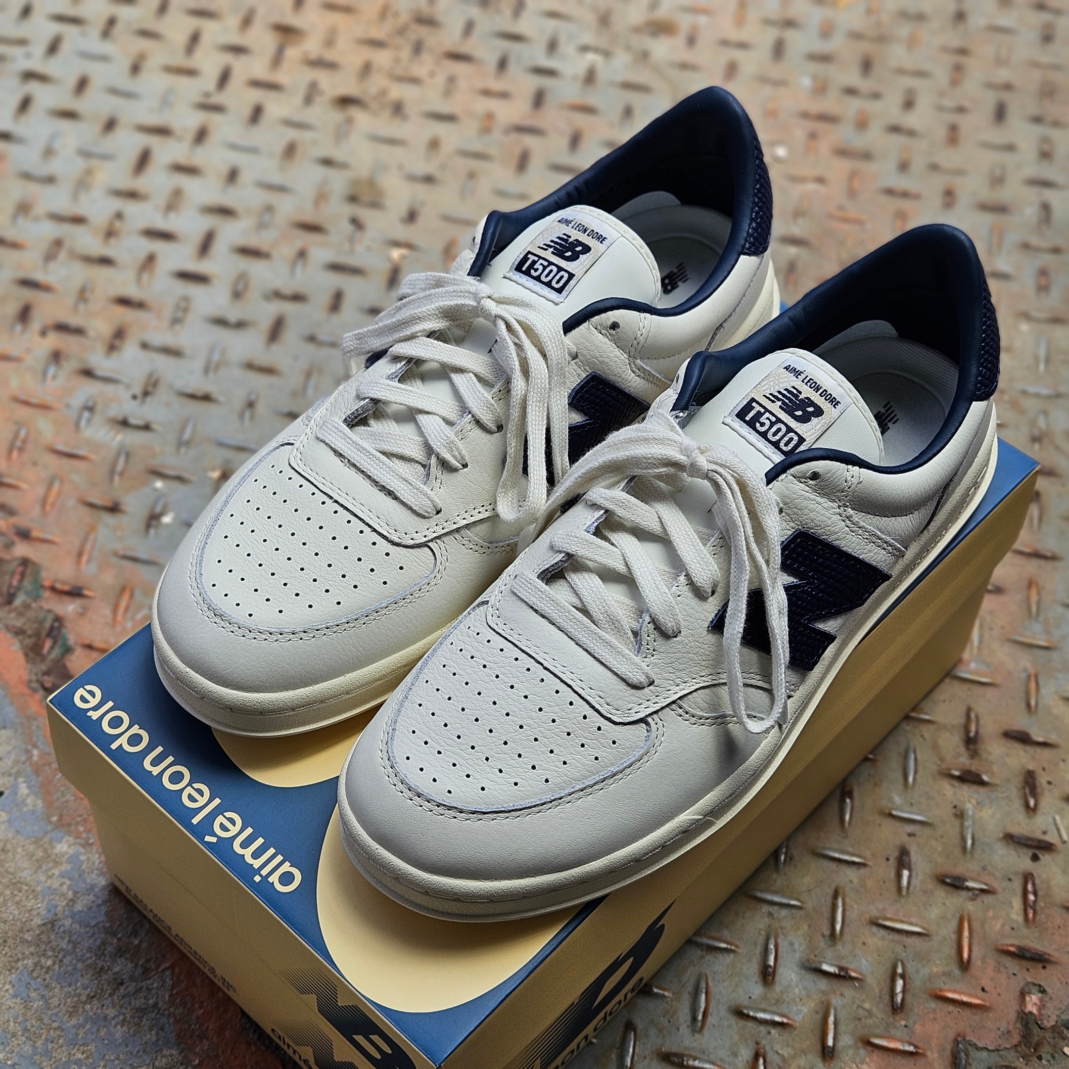 New Balance x Aime Leon Dore T500 Navy 착용 스타일 - 6