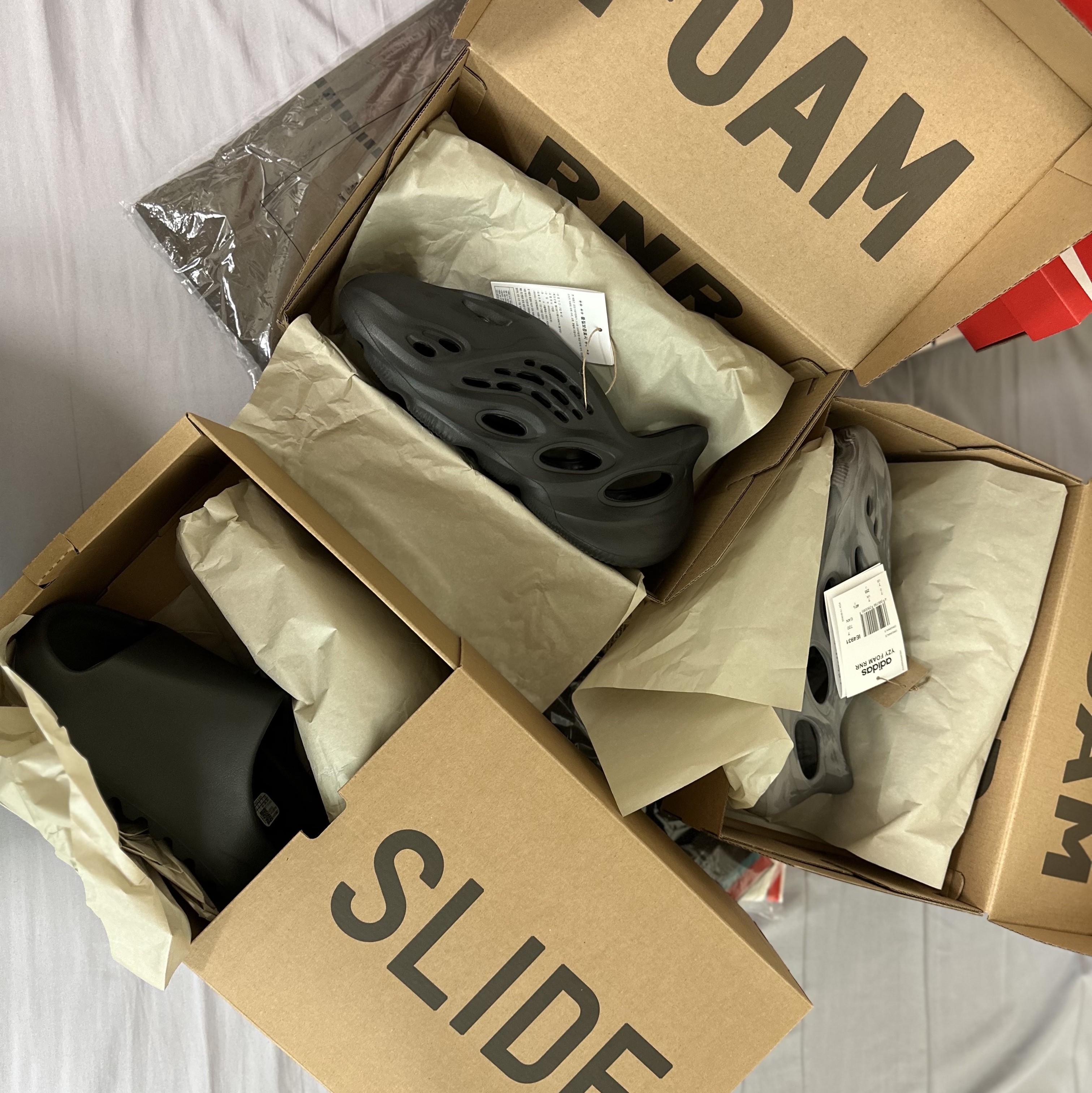 Adidas Yeezy Foam RNNR Onyx, Adidas Yeezy Foam RNNR MX Granite 착용 스타일